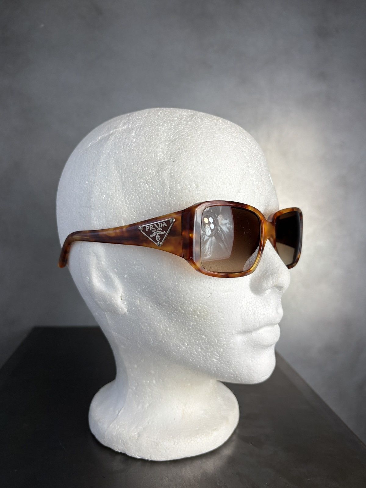 Prada Vintage Prada Sunglasses Triangle Logo SPR 16L 2009 Wayfarer Size ONE SIZE - 14 Thumbnail