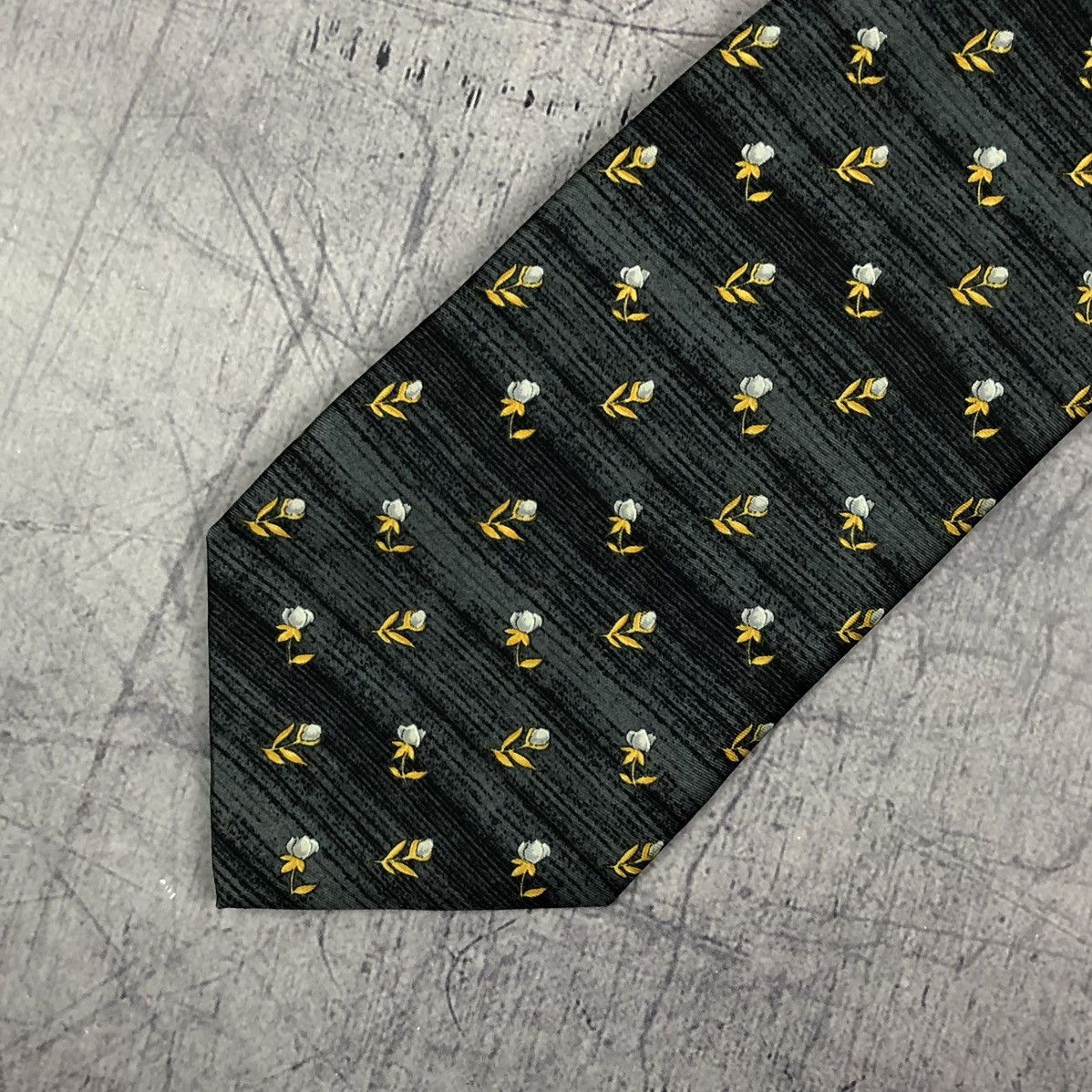 Yves Saint Laurent Yves Saint Laurent Floral Flowers Silk Tie Size ONE SIZE - 11 Thumbnail