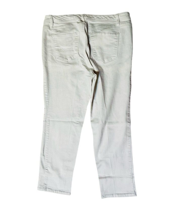 Other W62 Woman Signature Fit Relaxed Crop White Jeans – Size 14 Size 36" / US 14 / IT 50 - 2 Thumbnail