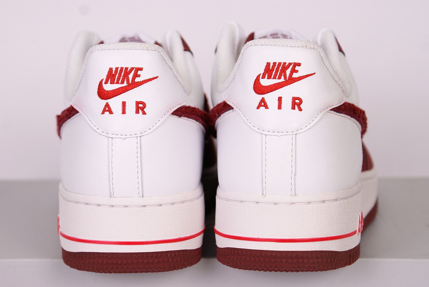 Nike 2013 Nike Air Force 1 HYPER RED White Chenille 488298 606 Size US 10.5 / EU 43-44 - 7 Thumbnail