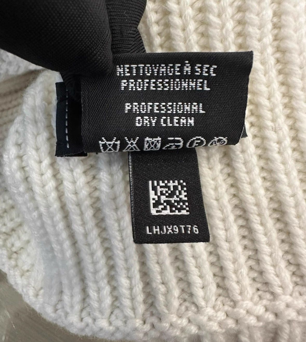 Chanel Cashmere embroidered logo beanie Size ONE SIZE - 4 Thumbnail
