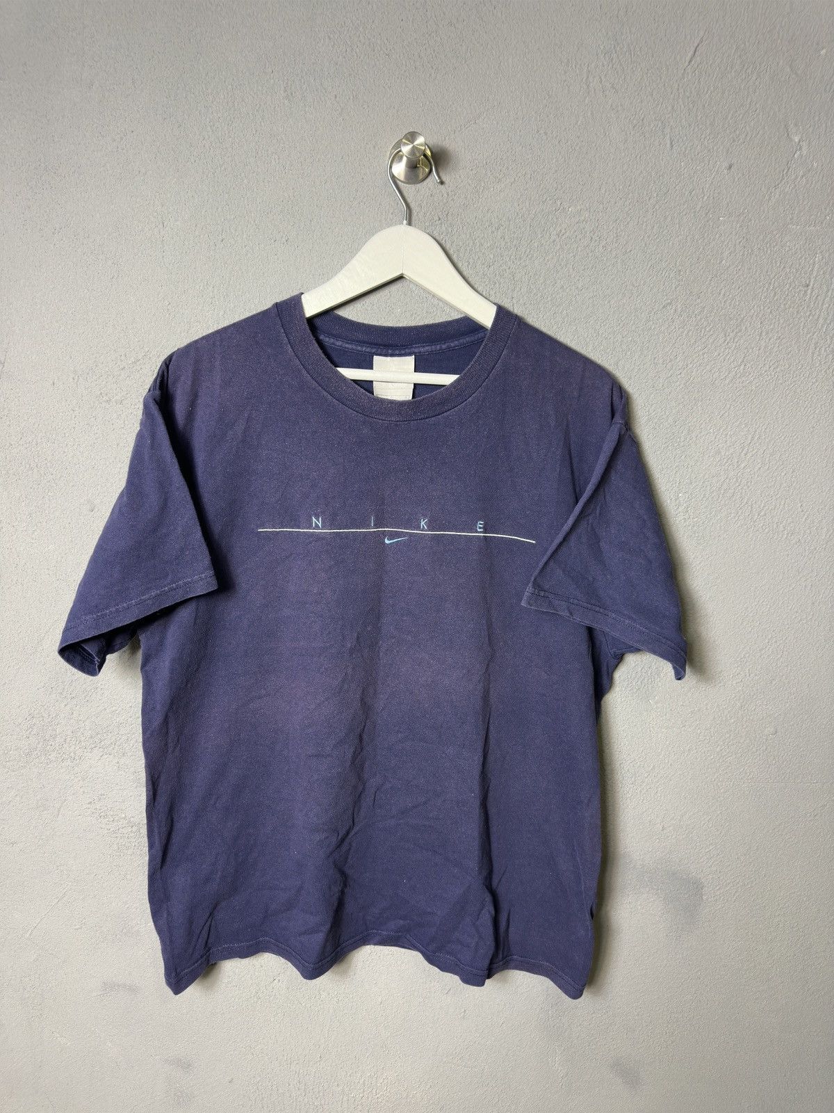 Nike × Vintage Vintage Faded Nike 00s Retro Big Logo Swoosh Y2K Tee Shirt Size US L / EU 52-54 / 3 - 1 Thumbnail