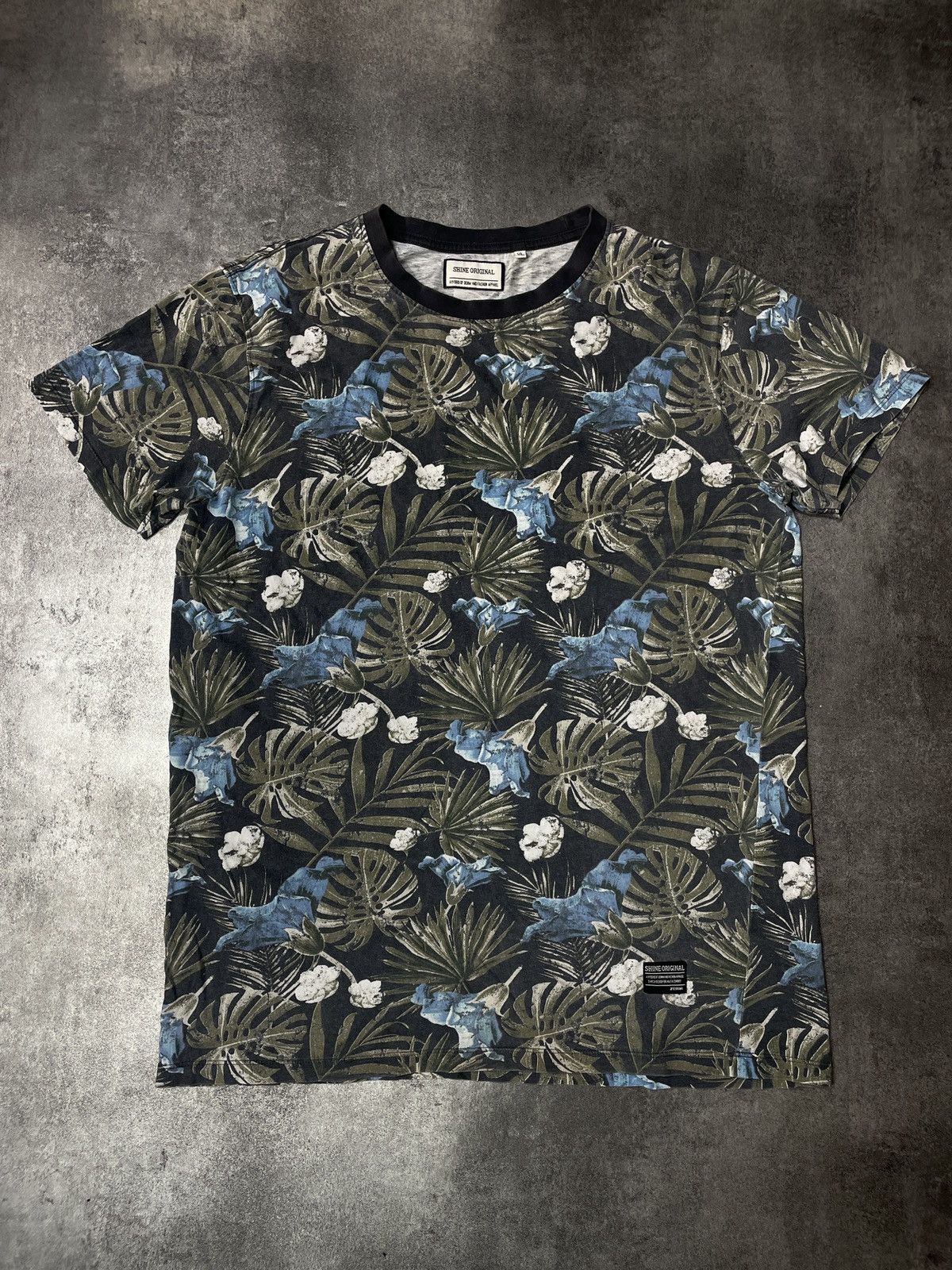 Vintage 🔥Offers🔥Vintage Y2K Camo Tee All Over Print Rare Hype Size US XL / EU 56 / 4 - 1 Thumbnail