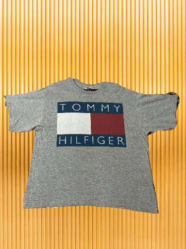 Tommy Hilfiger × Vintage Vintage Tommy Hilfiger center logo Flag Tee Size US XL / EU 56 / 4 - 1 Thumbnail