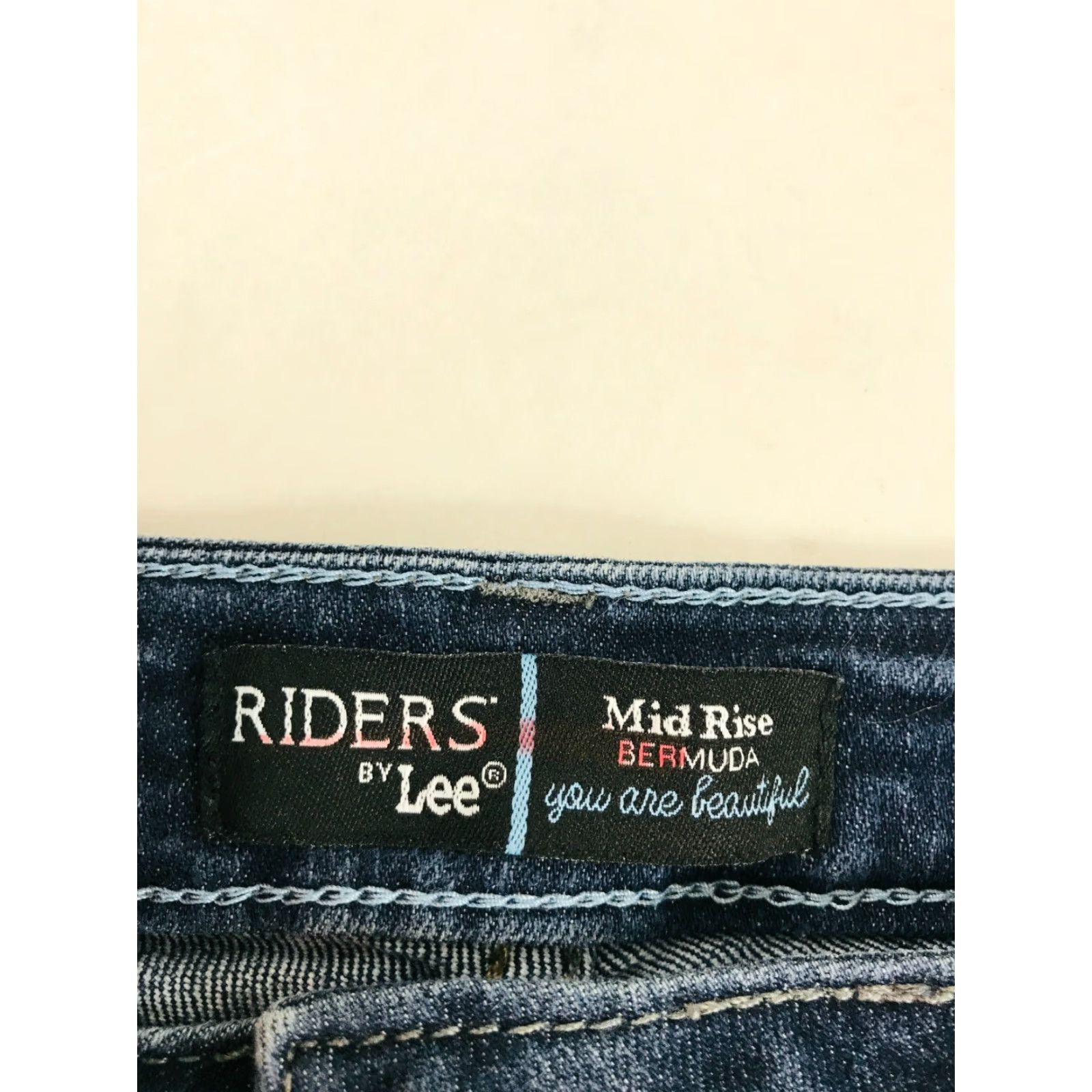 Lee Lee by Riders Shorts Women's 35x11 Blue Denim Mid Rise Bermuda Pocket, 35, Regular, Casual Travel, Vintage No, Jeans Size 24" / US 00 / IT 34 - 6 Thumbnail