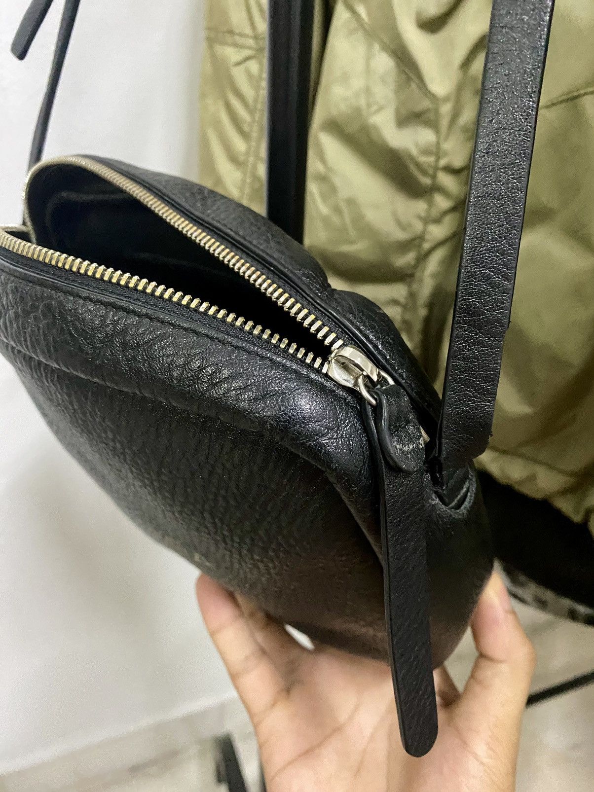Balenciaga Balenciaga Everyday Calfskin Leather sling bag Size ONE SIZE - 7 Thumbnail