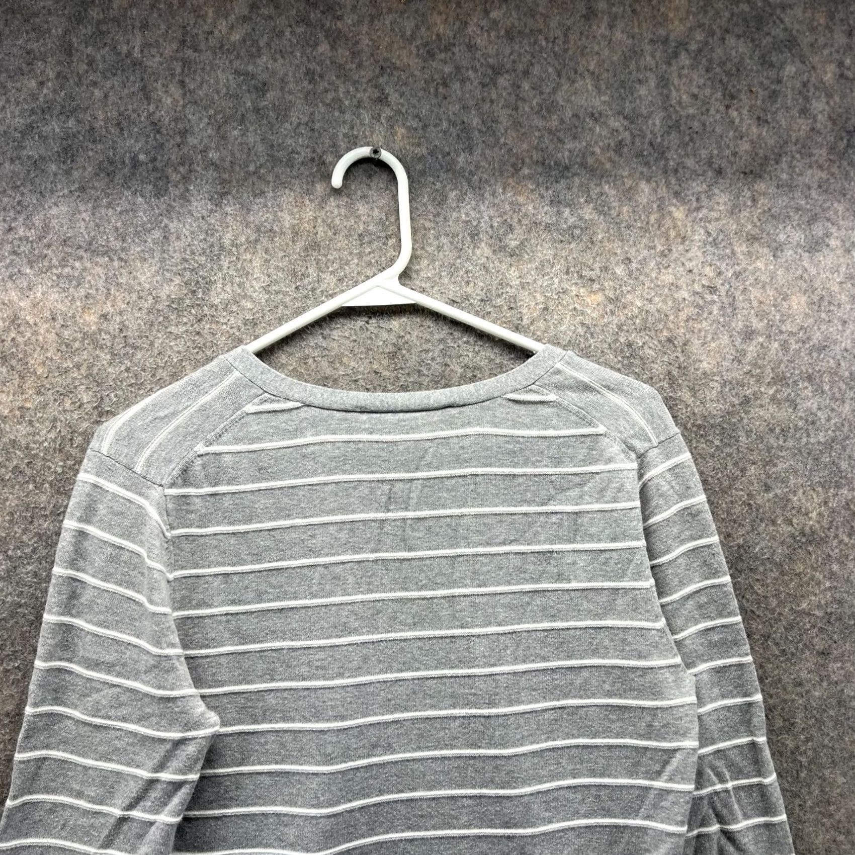 Tommy Hilfiger Tommy Hilfiger Sweater Women Medium Gray V-Neck Pullover Fleece Striped Logo Shirt Ladies Pullover All Seasons 90s Vintage? Size M / US 6-8 / IT 42-44 - 3 Thumbnail