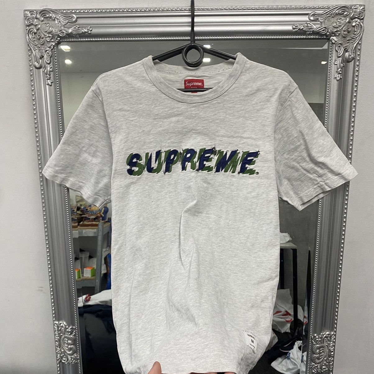 Supreme Supreme T-Shirt torn big logo Size US M / EU 48-50 / 2 - 3 Thumbnail