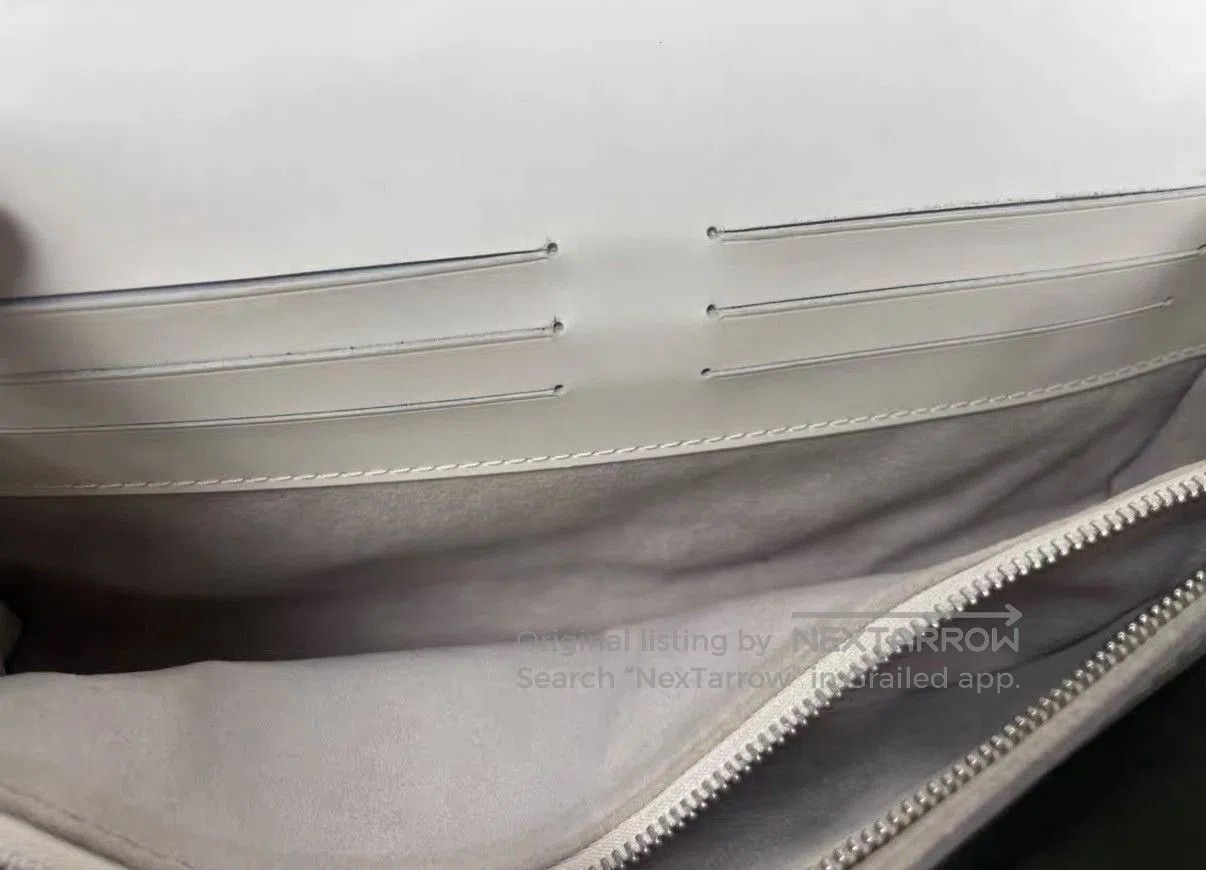Louis Vuitton White Textured Crossbody Clutch Bag. Size ONE SIZE - 5 Thumbnail