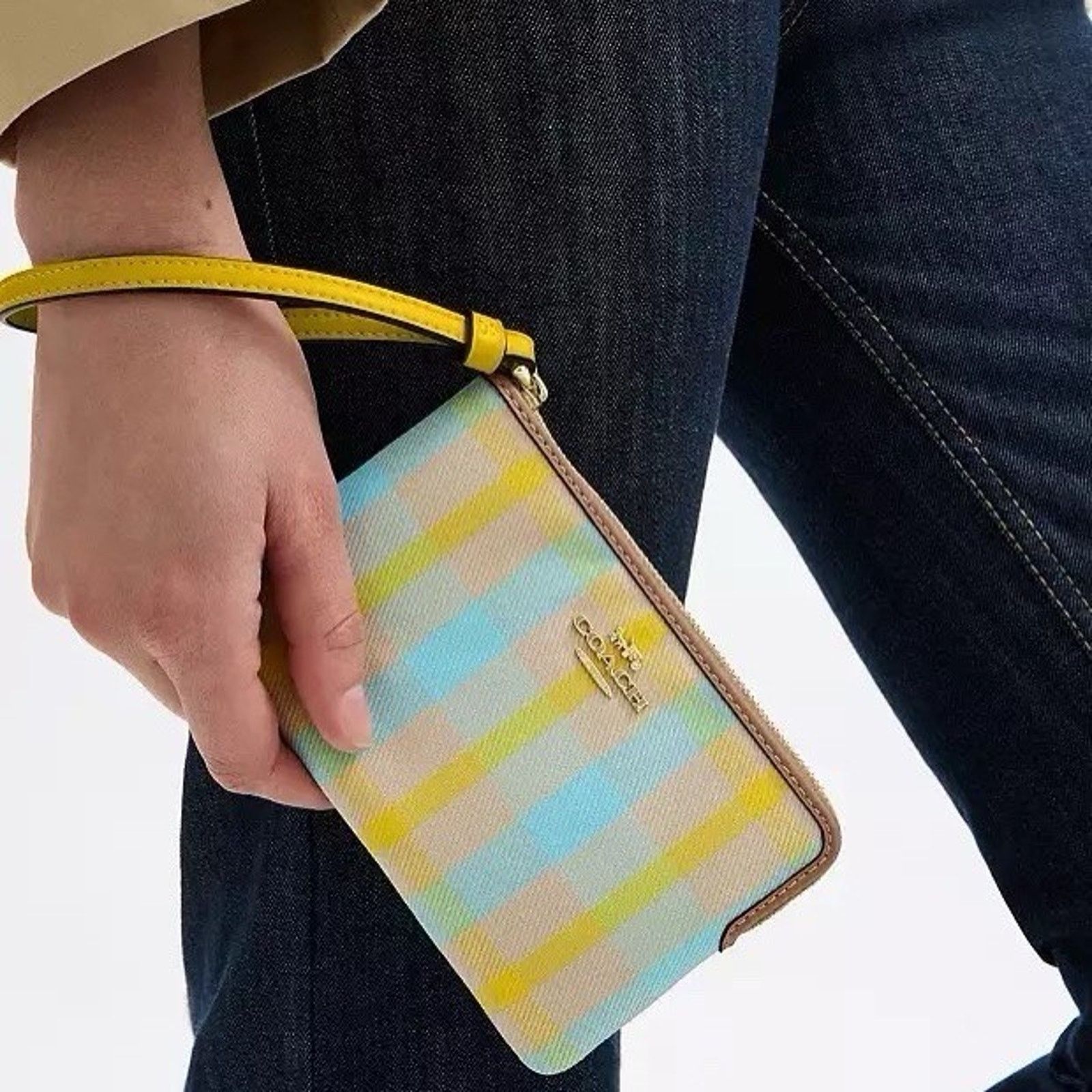 Coach NWT Coach Corner Zip Wristlet CBP18 Bright Maize Size ONE SIZE - 8 Thumbnail