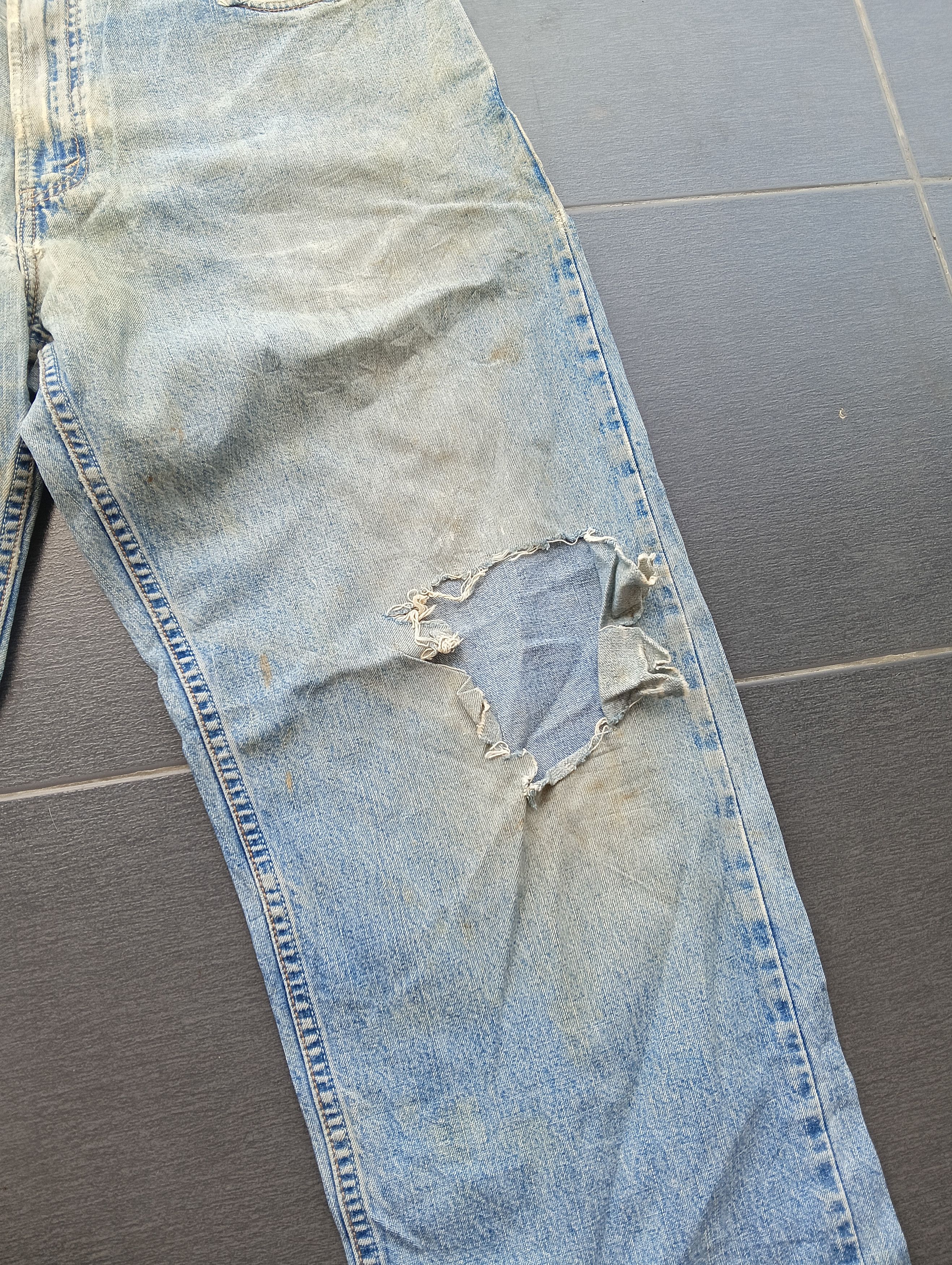 Levi's Vintage Clothing levis distressed jeans size 37 Size US 37 - 3 Thumbnail