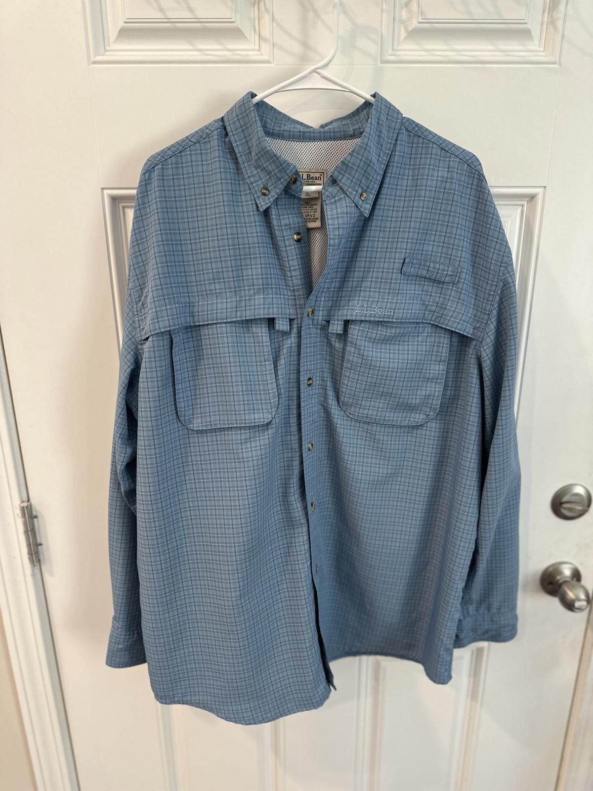 L.L. Bean Mens Large LL bean shirt hiking outdoors blue gray plaid Size US L / EU 52-54 / 3 - 1 Thumbnail