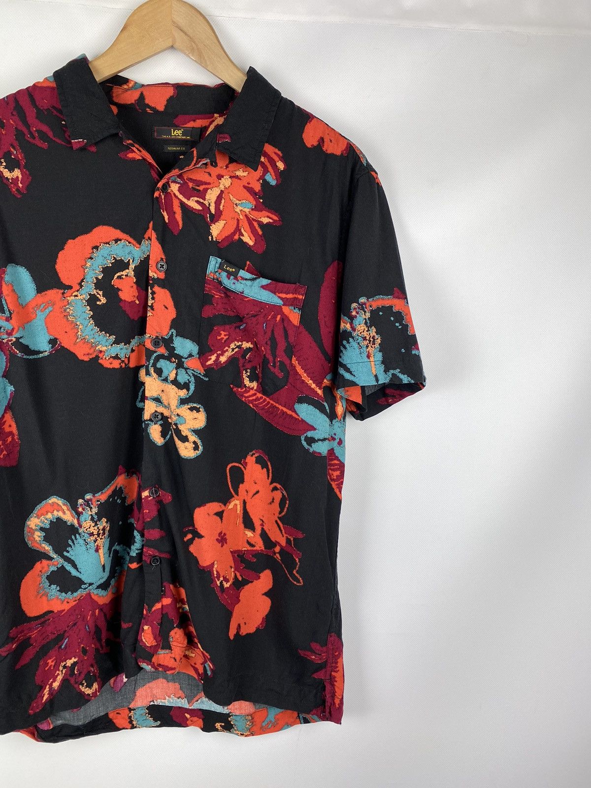 Lee Lee men’s Hawaiian overprinted shirt size L Size US L / EU 52-54 / 3 - 3 Thumbnail