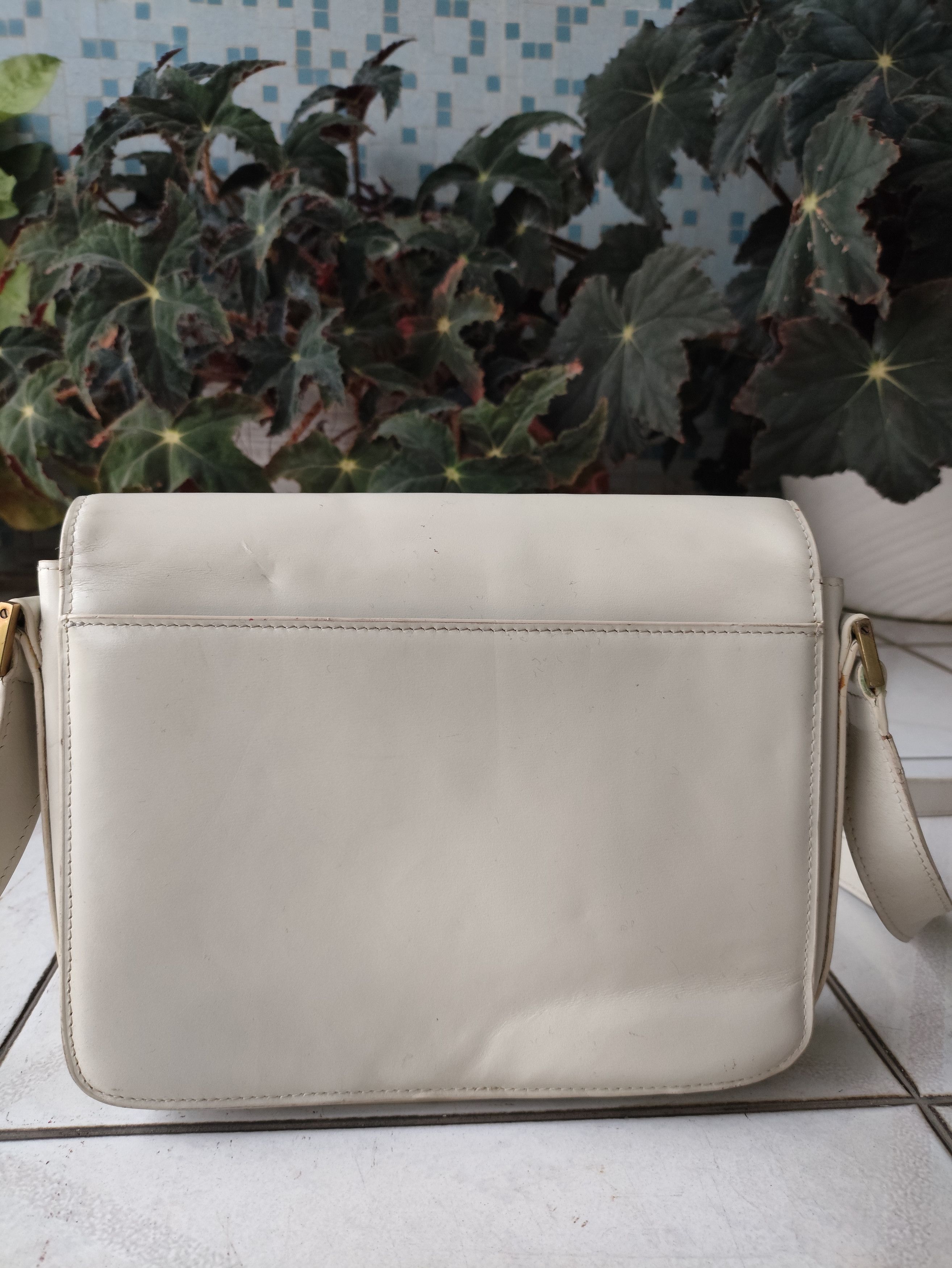 Yves Saint Laurent White Leather Mailbox Size ONE SIZE - 10 Thumbnail