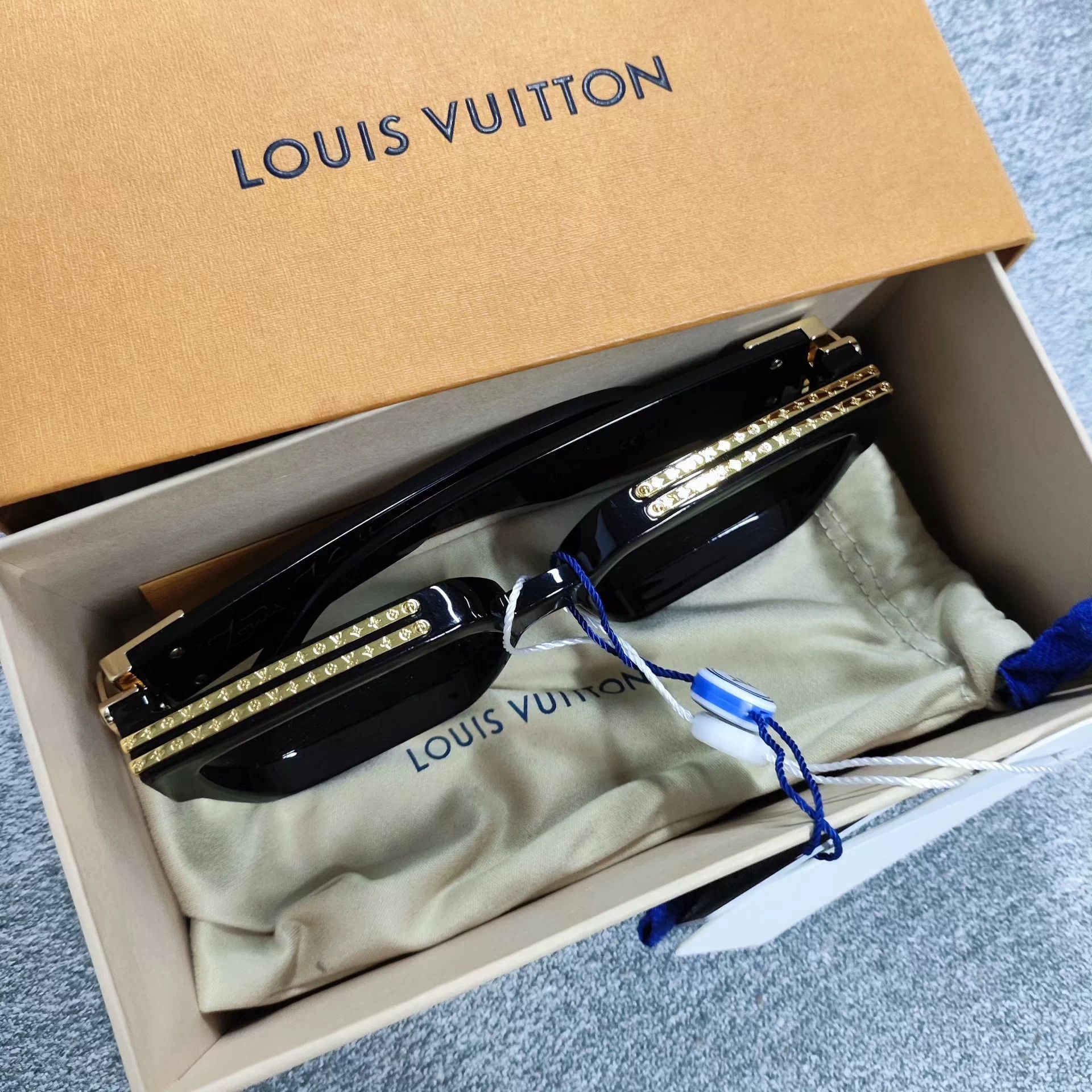 Louis Vuitton LV new authentic black sunglasses Size ONE SIZE - 4 Thumbnail