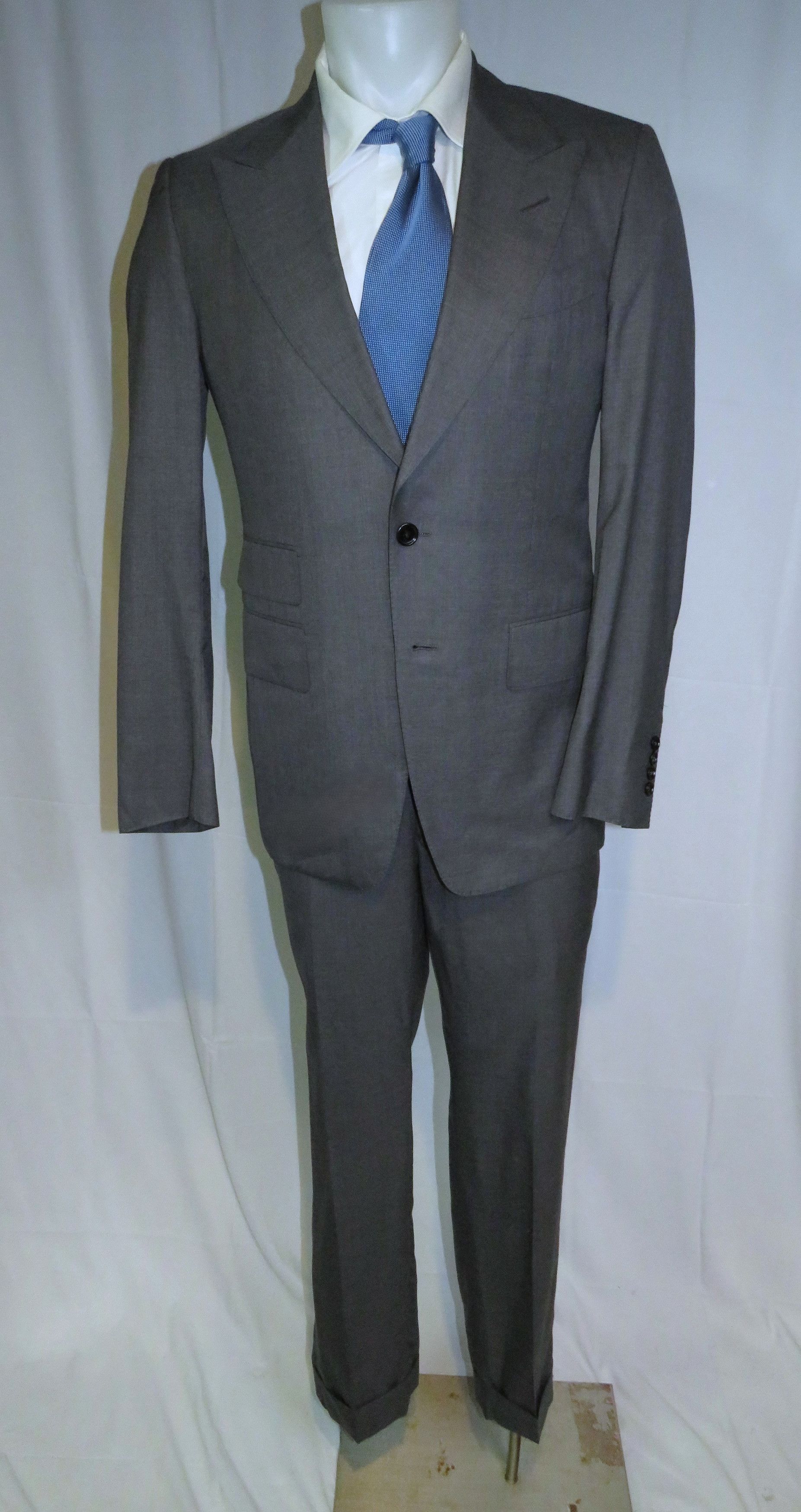 Tom Ford Shelton Current Silk Blend Solid Gray Two Button Suit 38R Size 38R - 1 Thumbnail