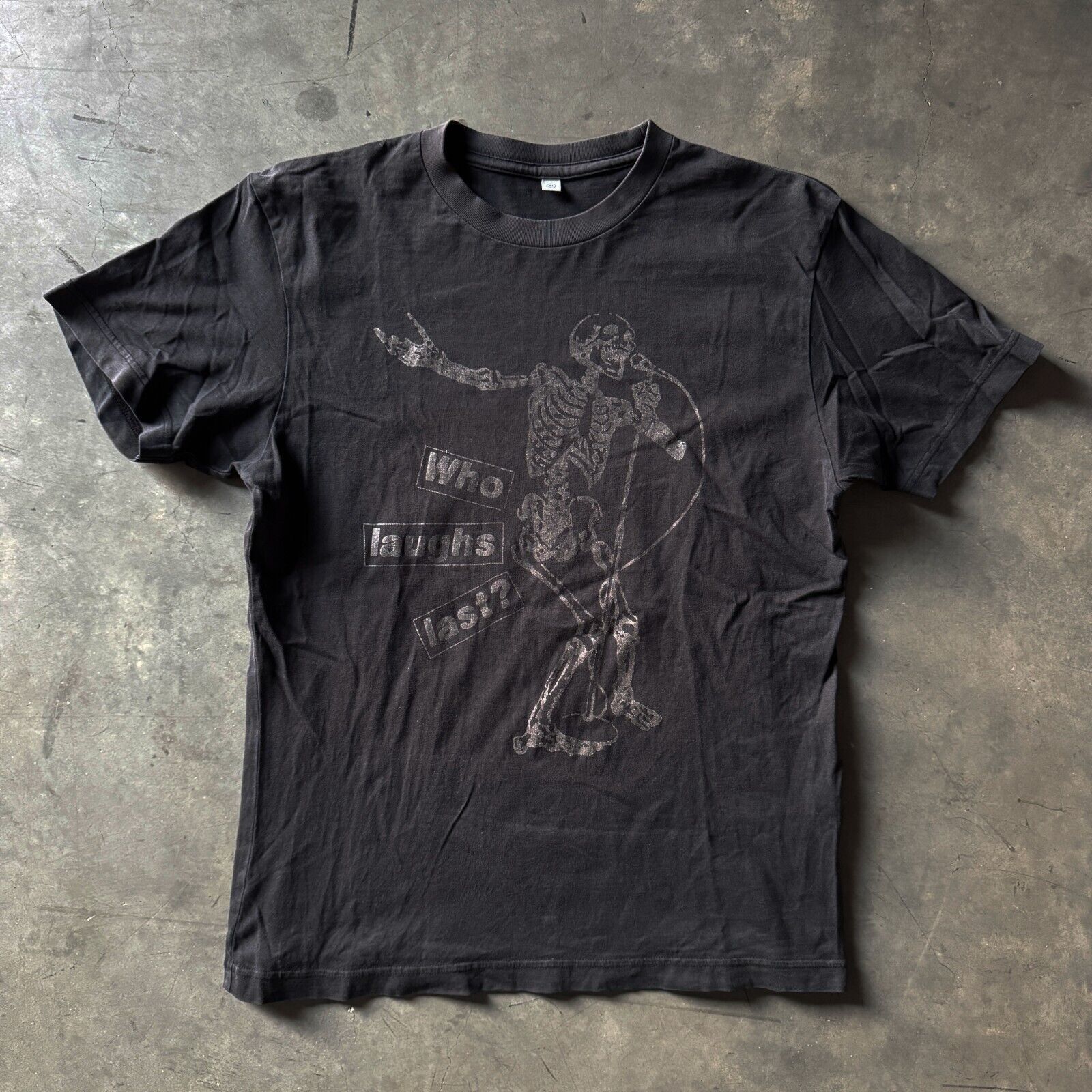 Uniqlo Who Laughs Last? Barbara Krueger Rage Against Machine Shirt Size US M / EU 48-50 / 2 - 1 Thumbnail