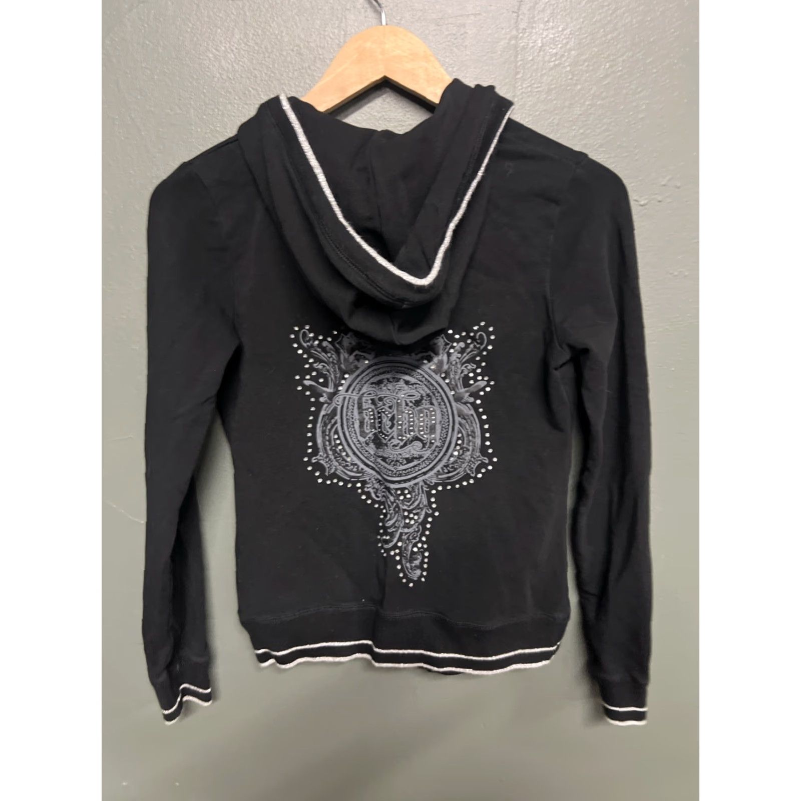 Bcbgmaxazria VINTAGE BCBG WOMENS BLACK GRAPHIC ZIP UP SWEATER S SMALL HOODIE Y2K BLING Size S / US 4 / IT 40 - 4 Thumbnail