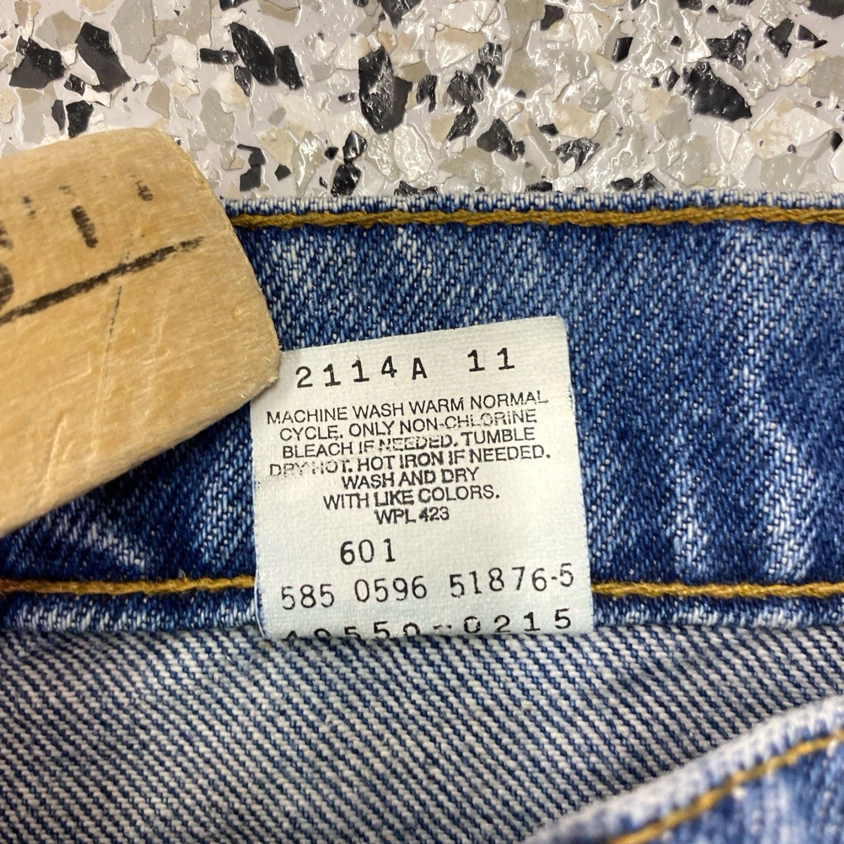 Levi's VINTAGE Levi's 550 Jeans Relaxed 38x30 35x29 Blue Denim Mens Made in USA 90s Distressed Pockets 5-Pocket Design Jeans Size US 38 / EU 54 - 4 Thumbnail
