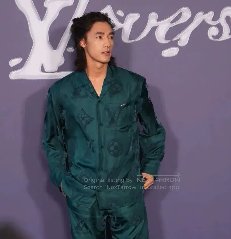 Louis Vuitton Louis Vuitton Dark green logo, full print, mulberry silk, Size US M / EU 48-50 / 2 - 9 Thumbnail