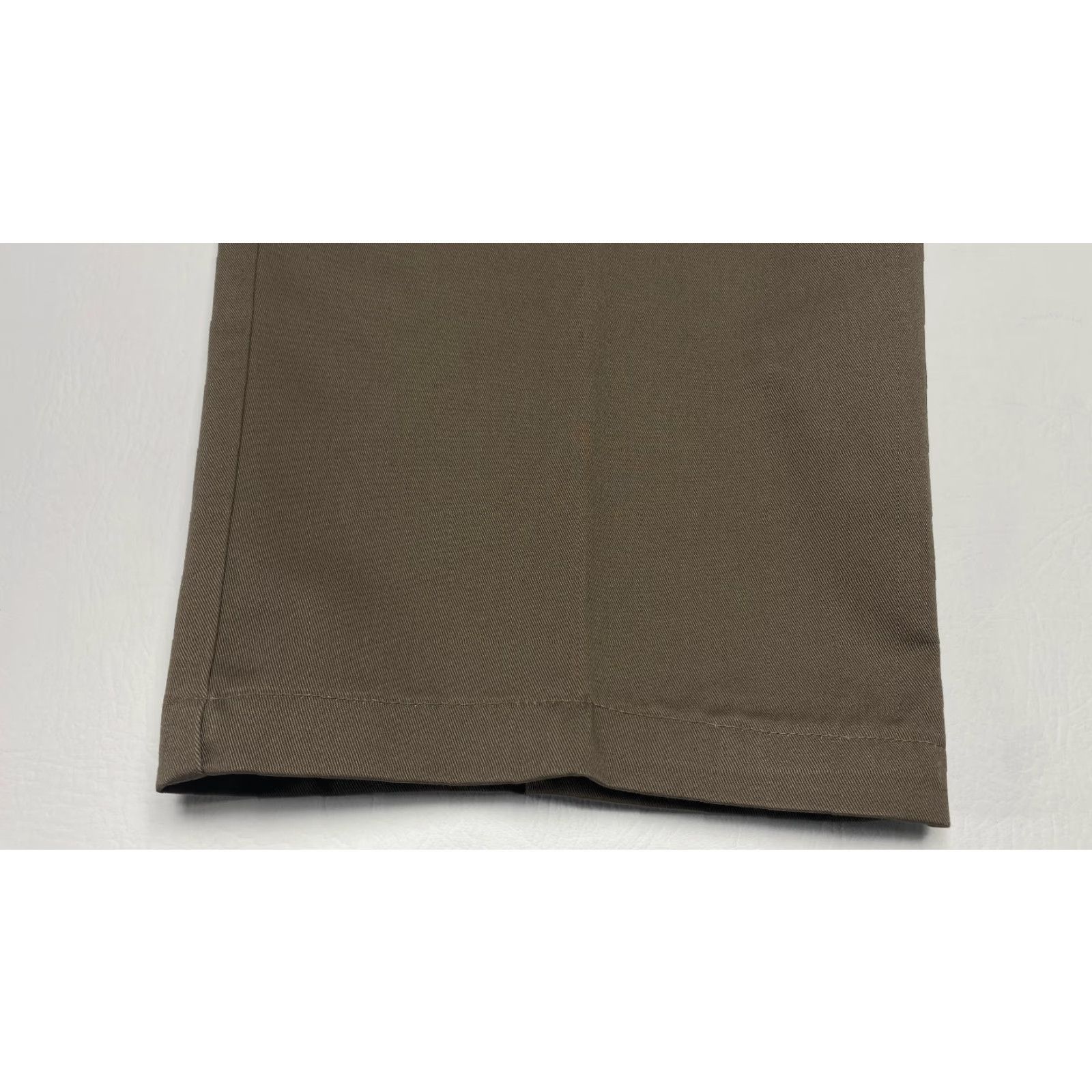 Basic Editions VINTAGE NWT Mens Khakis Pants Basic Editions Gray 42x26 Wrinkle Resistant Double Pleated Size US 42 / EU 58 - 4 Thumbnail