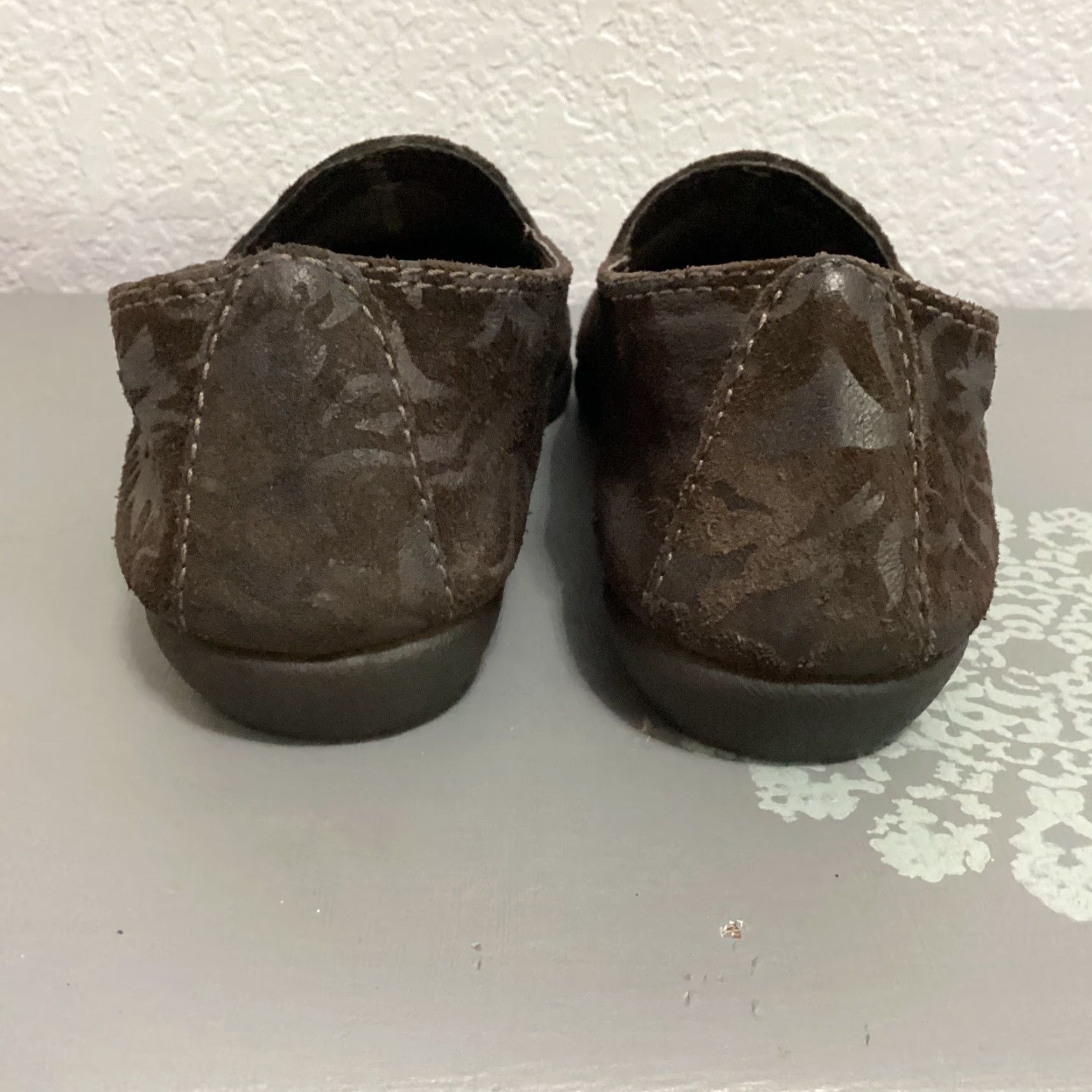 Vintage THE FLEXX Vera Pelle Flats Brown Floral Embossed Leather Slip On Flat Women 6.5 Classic Loafer Size US 7 / IT 37 - 6 Thumbnail