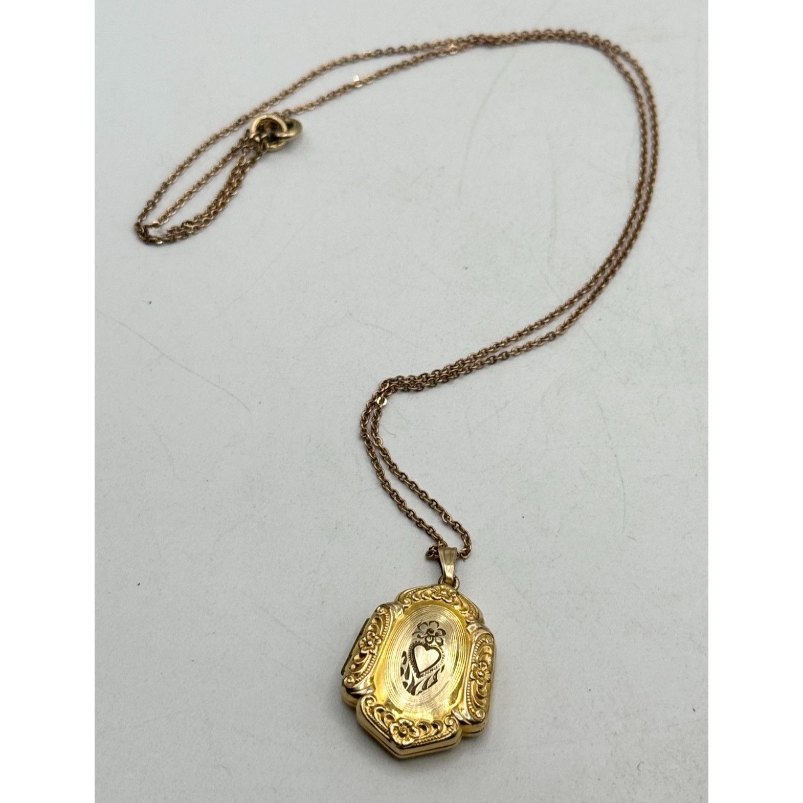 Vintage Estate Gold Filled Heart Flower Locket Necklace Size ONE SIZE - 1 Thumbnail
