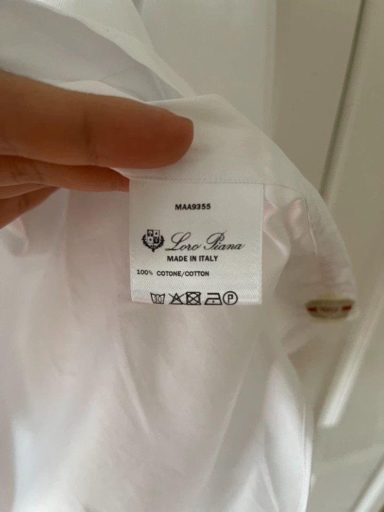 Loro Piana LORO PIANA The man is wearing a white shirt Size US M / EU 48-50 / 2 - 5 Thumbnail