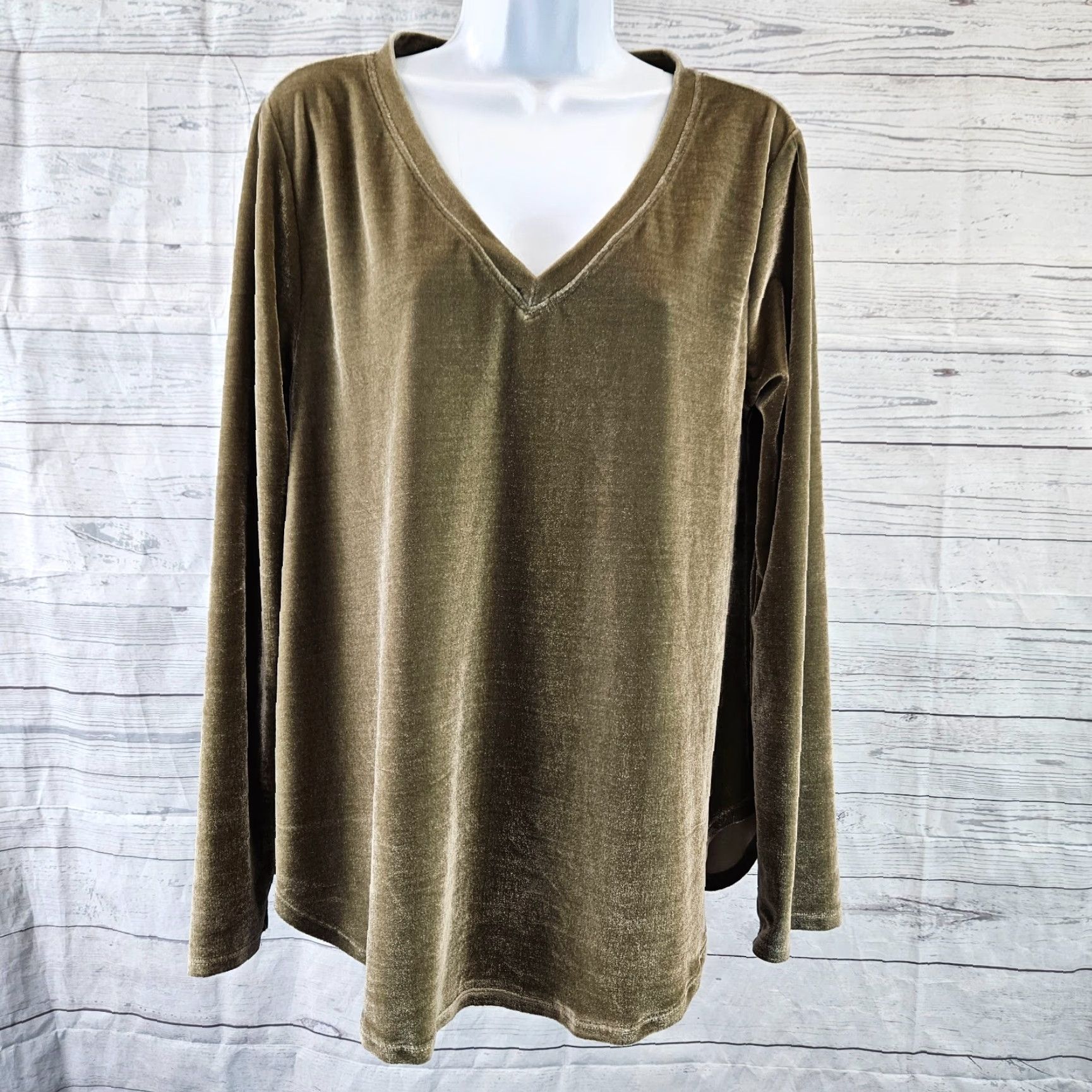 Velvet Dylan Womens Velvet Top Blouse SZ M Olive Green Long Sleeve V-Neck Womens Velvet Top Blouse Long Sleeve V-Neck Dylan Size M / US 6-8 / IT 42-44 - 2 Thumbnail