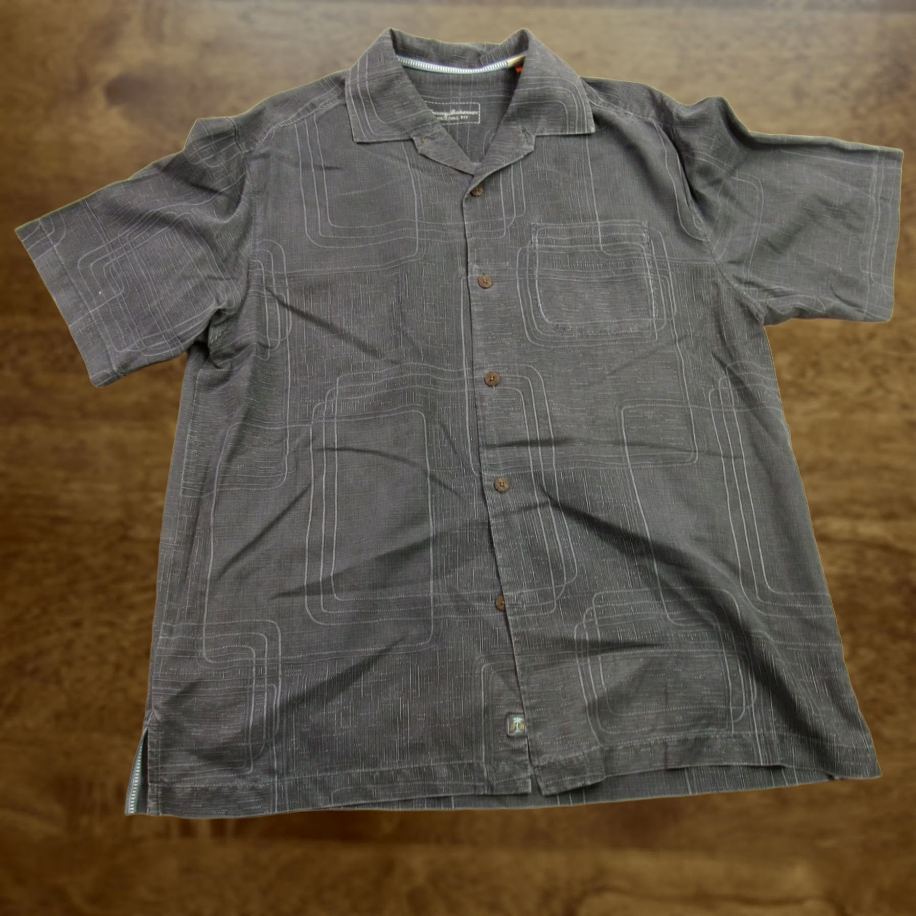 Tommy Bahama Tommy Bahama Shirt Mens Large Silk Short Sleeve Button Front Lightweight Gray Size US XL / EU 56 / 4 - 1 Thumbnail