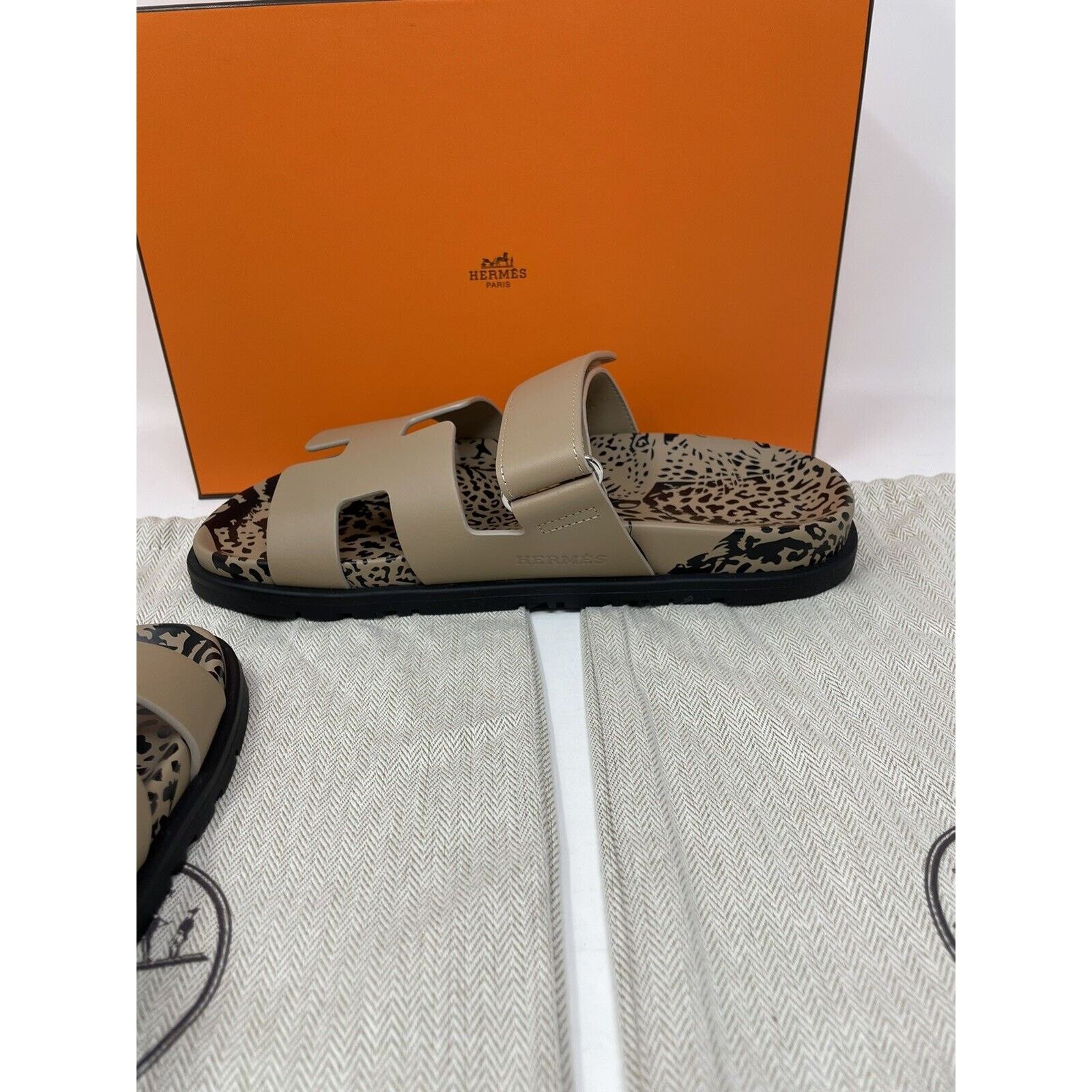 Hermes Heremes Chypre Smooth Calfskin Leopard Techno Sandal 38 NIB Size US 7 / IT 37 - 5 Thumbnail
