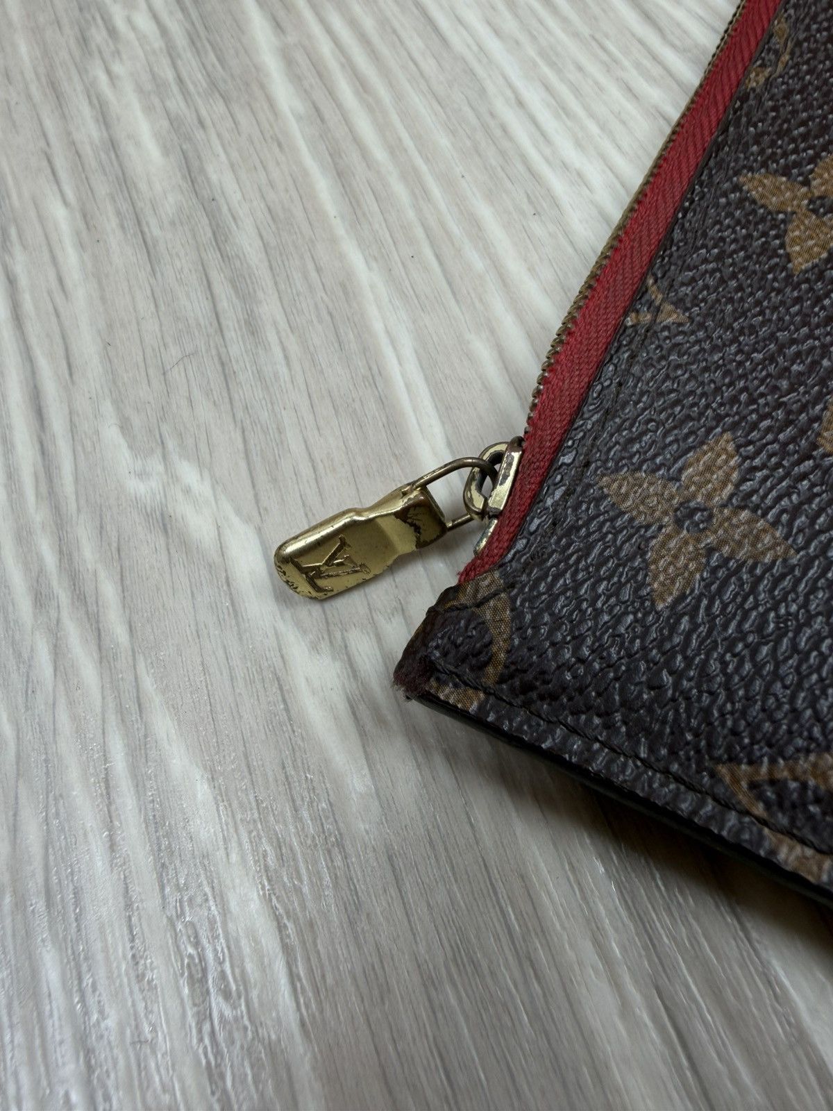 Louis Vuitton Louis Vuitton Neverfull MM GM Pouch Fuchsia Bag Size ONE SIZE - 2 Thumbnail