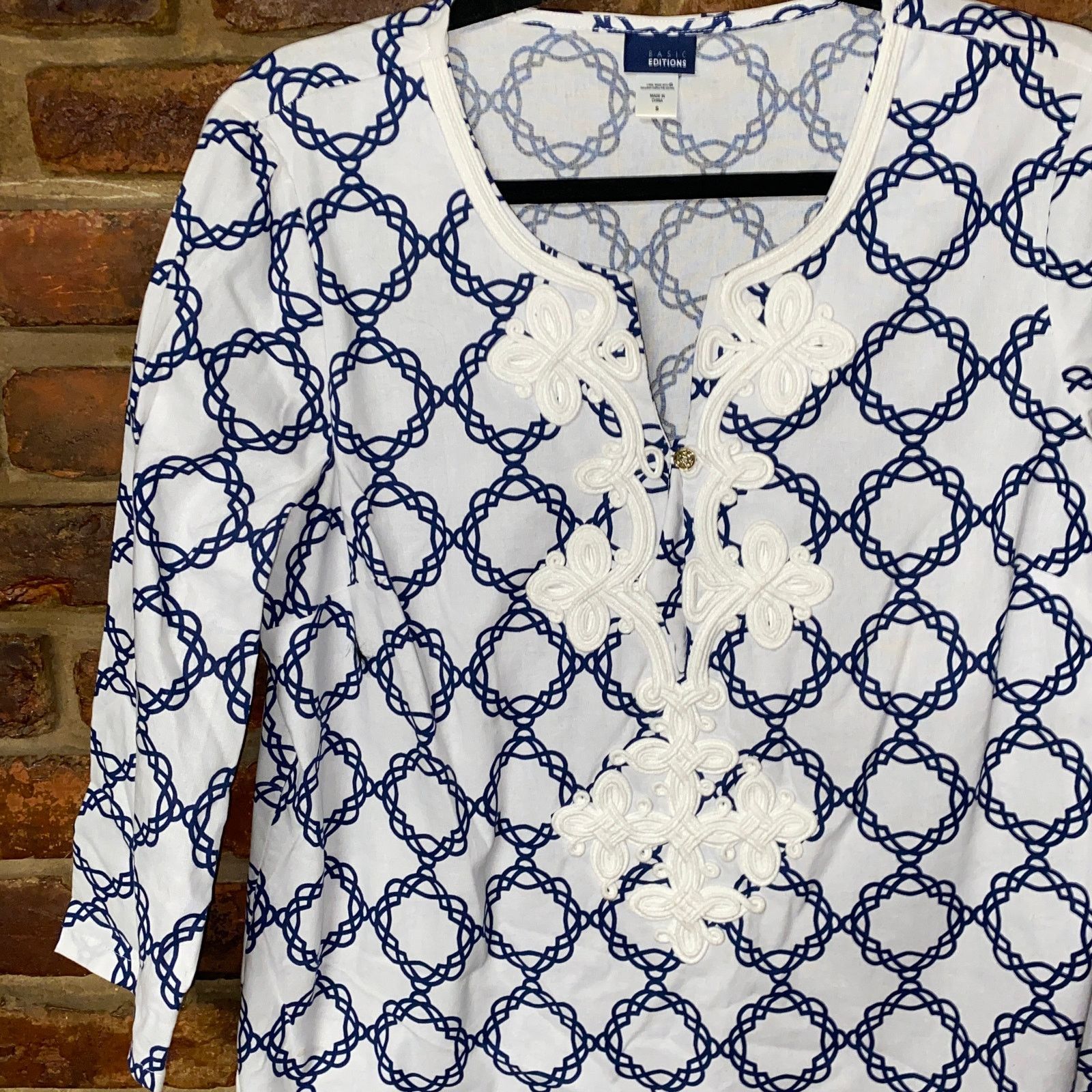 Basic Editions Basic Editions White Blue Embroidered 3/4 Sleeve Top Small Size S / US 4 / IT 40 - 2 Thumbnail