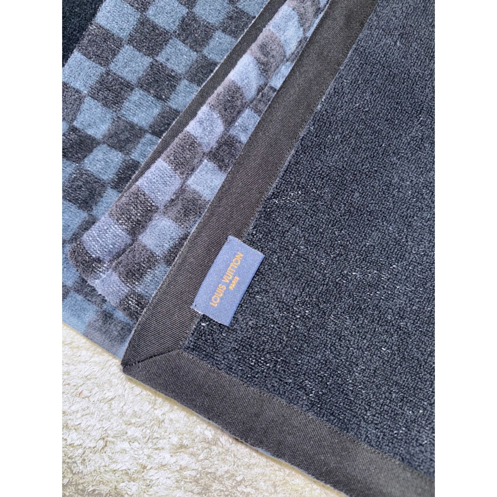 Louis Vuitton Louis Vuitton Drap Bain Damier Cobalt Race Bath Beach Towel Size ONE SIZE - 9 Thumbnail