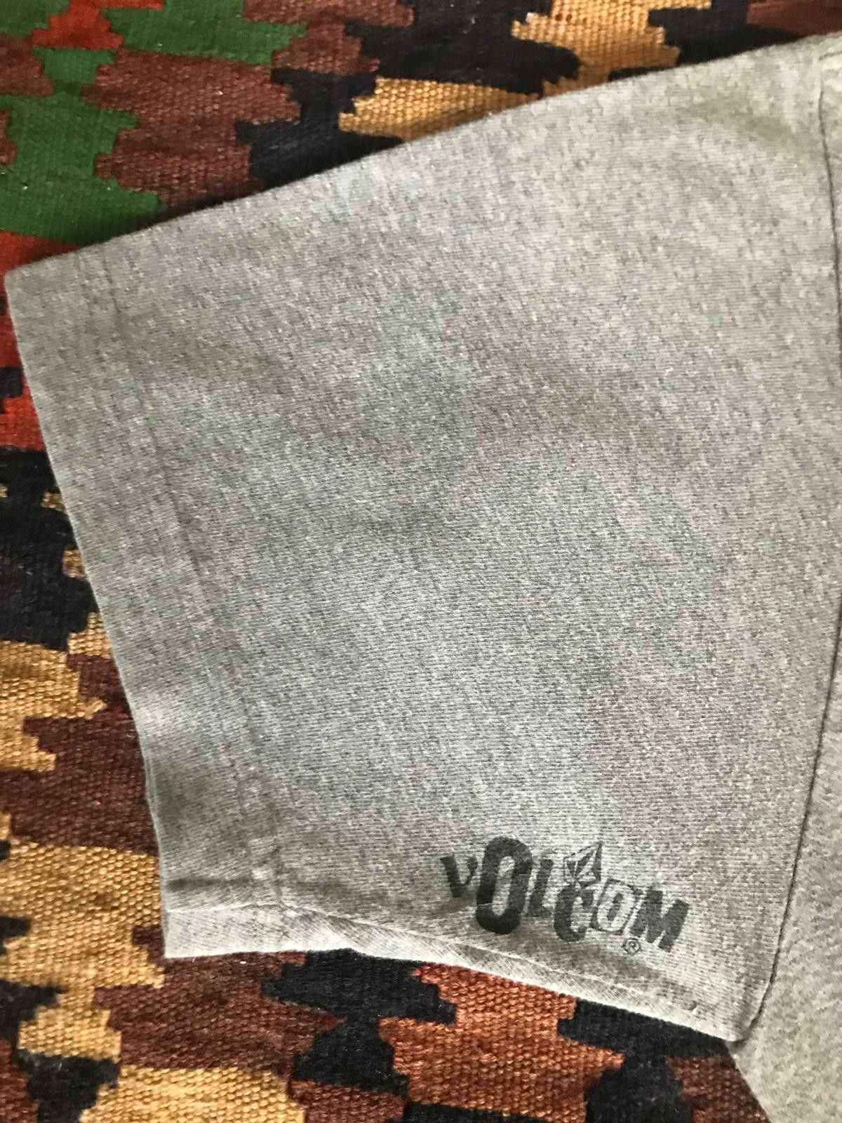 Volcom Volcom "Ride Large" "Youth vs Establishment" Vtg Orig Sk8 T Size US M / EU 48-50 / 2 - 8 Thumbnail