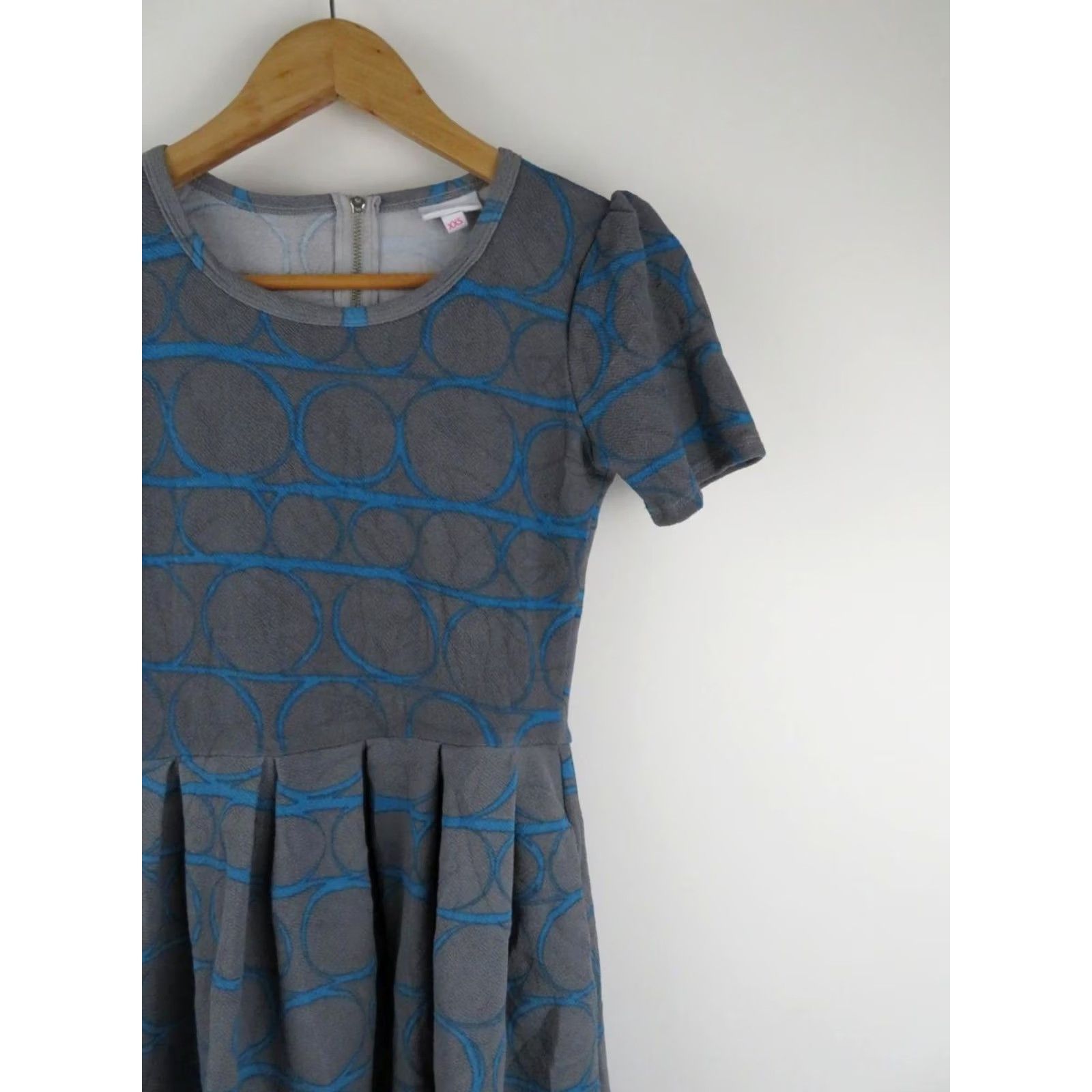 Vintage LULaROE Amelia Dress 2XS Gray Blue Unicorn Circles Fit & Flare Short Sleeve Knee Length Geometric Vintage Pattern Women Size XXS / US 00 / IT 34 - 2 Thumbnail