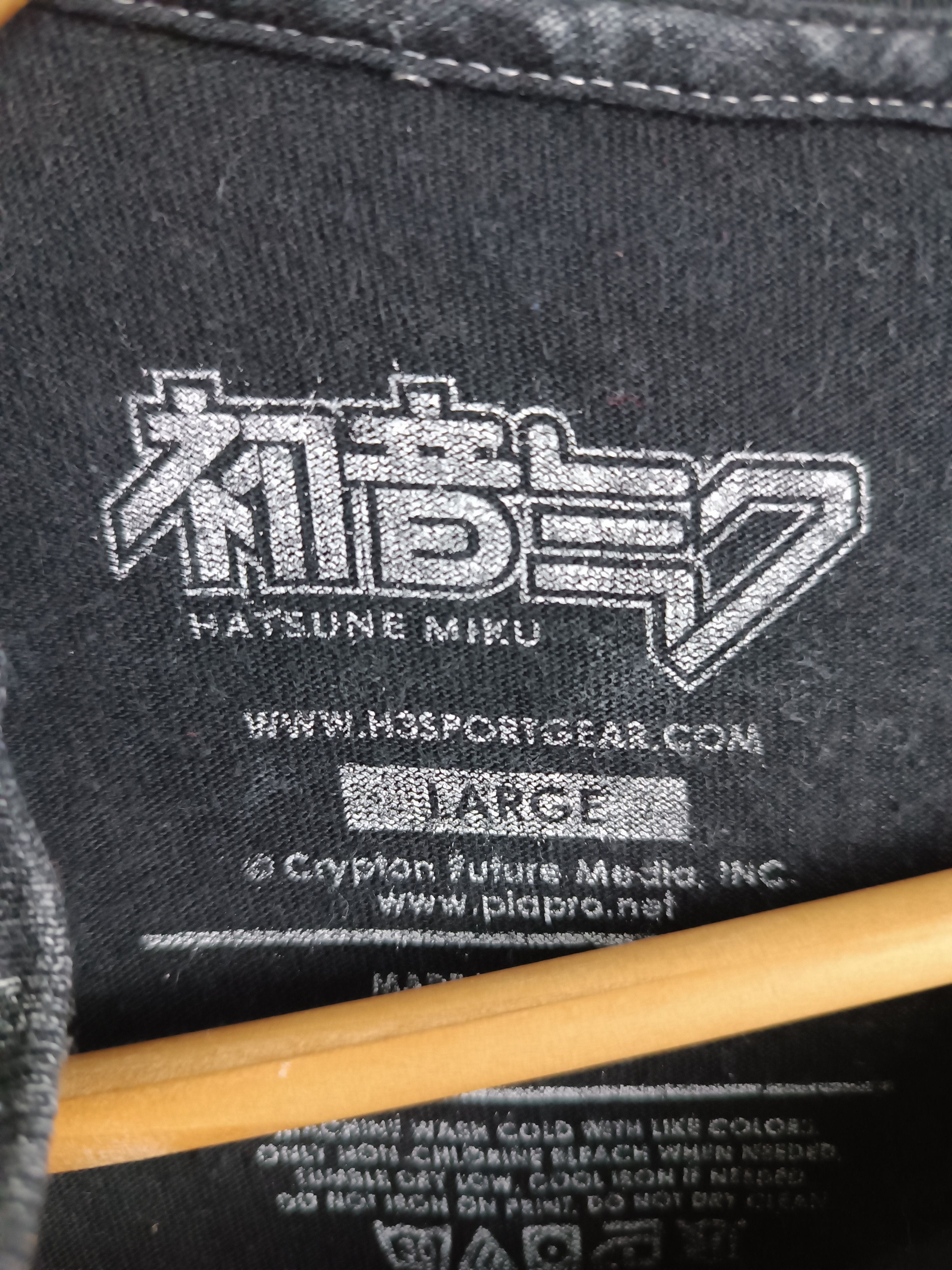 Anime VINTAGE HATSUNE MIKU VOCALOID WAIFU CUTE CV01 FADED TEE Size US L / EU 52-54 / 3 - 7 Thumbnail