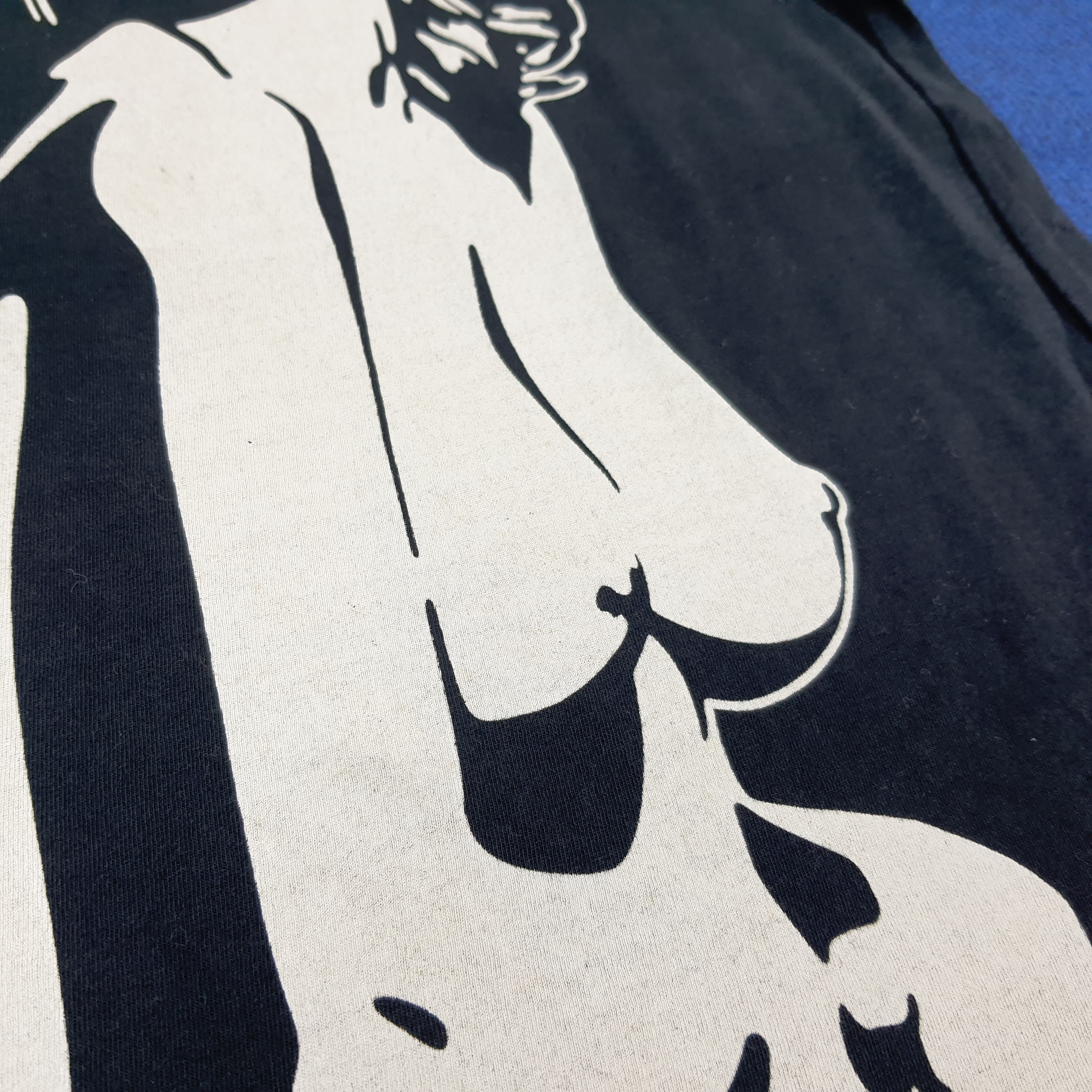 Hysteric Glamour Vintage Hysteric Glamour Japan Naked Graphic Tee C301N30 Size US XS / EU 42 / 0 - 2 Thumbnail