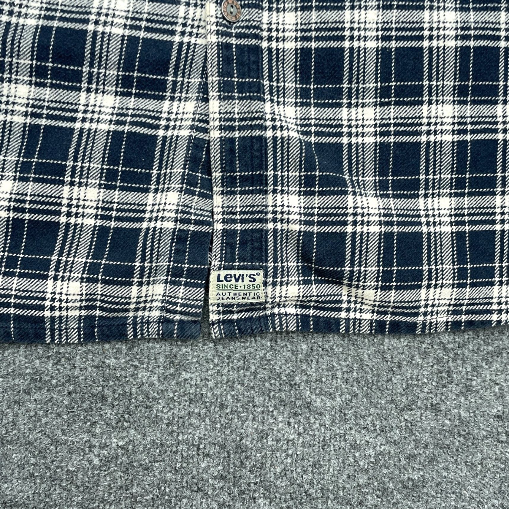 Levi's VINTAGE Levi's Shirt Mens L Blue Flannel Long Sleeve Heavyweight 90s Button-Up Size US L / EU 52-54 / 3 - 2 Thumbnail