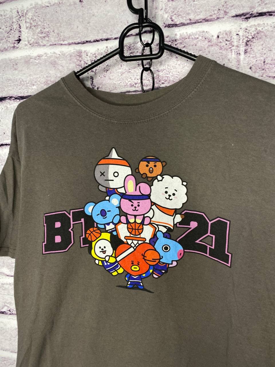 Japanese Brand MENS BT21 Dance Party BTS K-Pop T-Shirt Size M Size US M / EU 48-50 / 2 - 2 Thumbnail