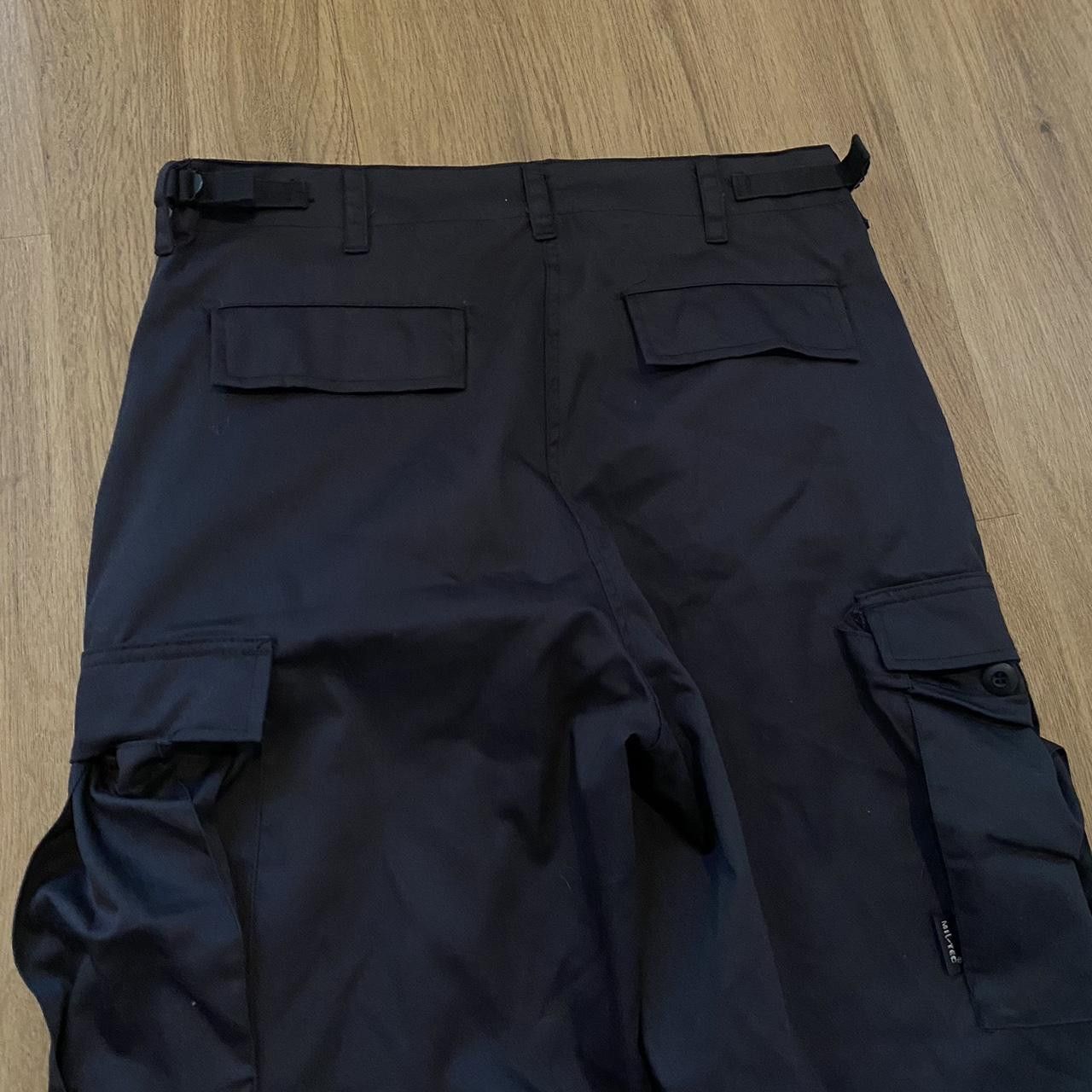 Other Black cargo trousers with adjustable waist, featuring Size US M / EU 48-50 / 2 - 4 Thumbnail