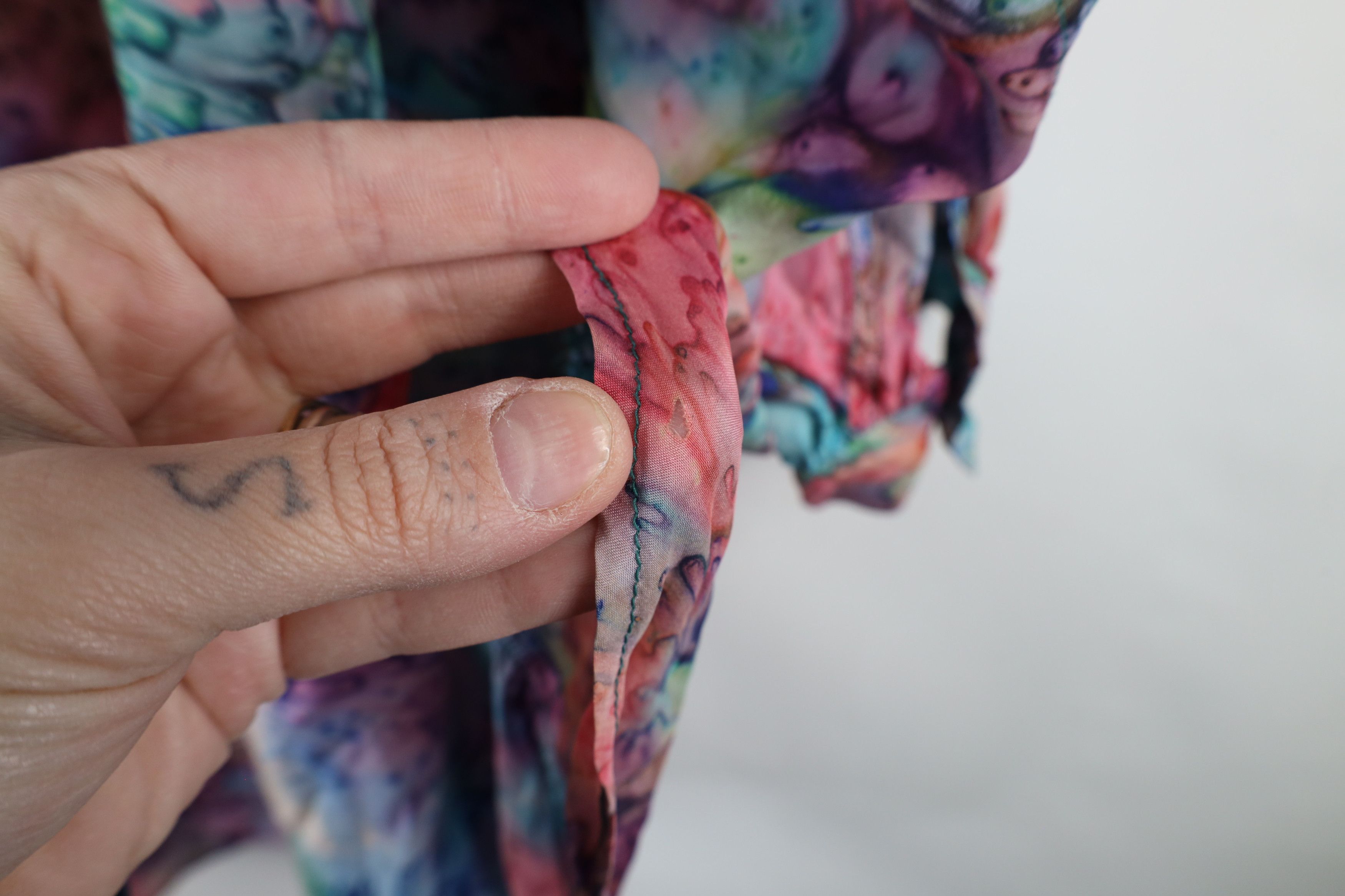 Vintage Vintage 80s 90s Streetwear Silk Rainbow Baggy Button Shirt Size M / US 6-8 / IT 42-44 - 12 Thumbnail