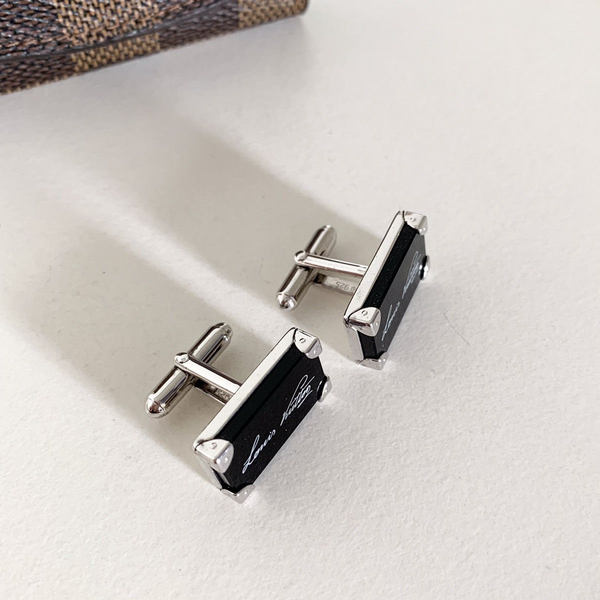 Louis Vuitton Louis Vuitton sterling silver trunk onyx cuff links in case Size ONE SIZE - 15 Thumbnail