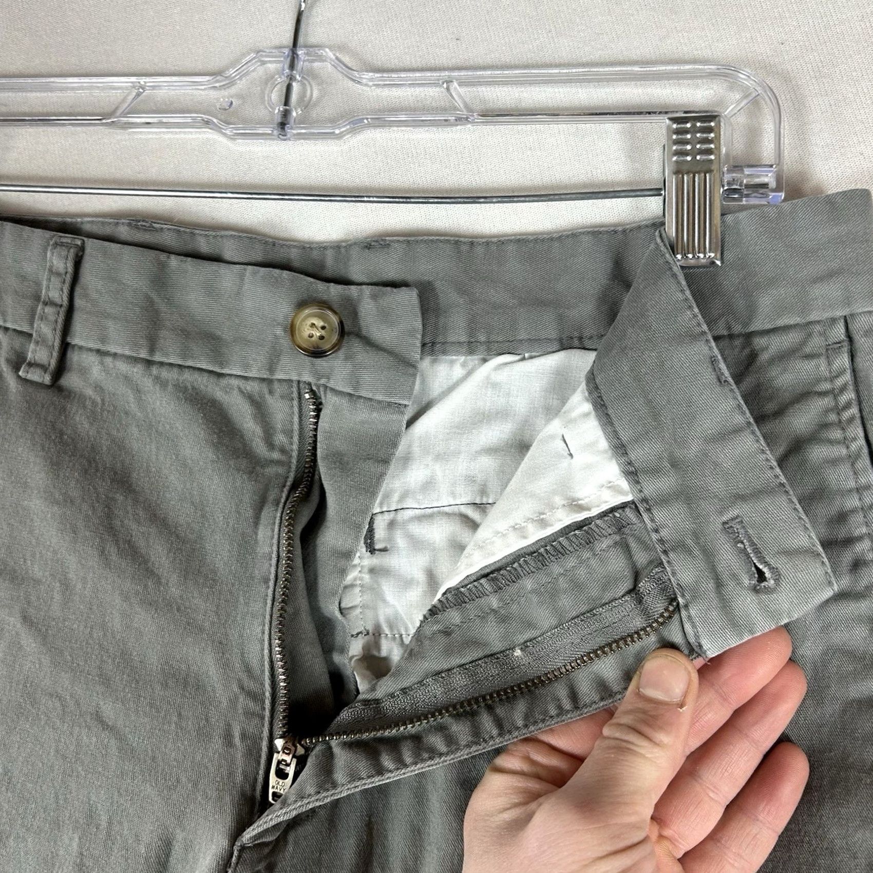 Old Navy Old Navy Chino Pants Mens 32x32 Gray Slim Fit Casual Mid Rise Pants Slim Casual Pants Mens 32 Gray Chino Front Flat Front Pockets 32 Inseam Size US 32 / EU 48 - 4 Thumbnail