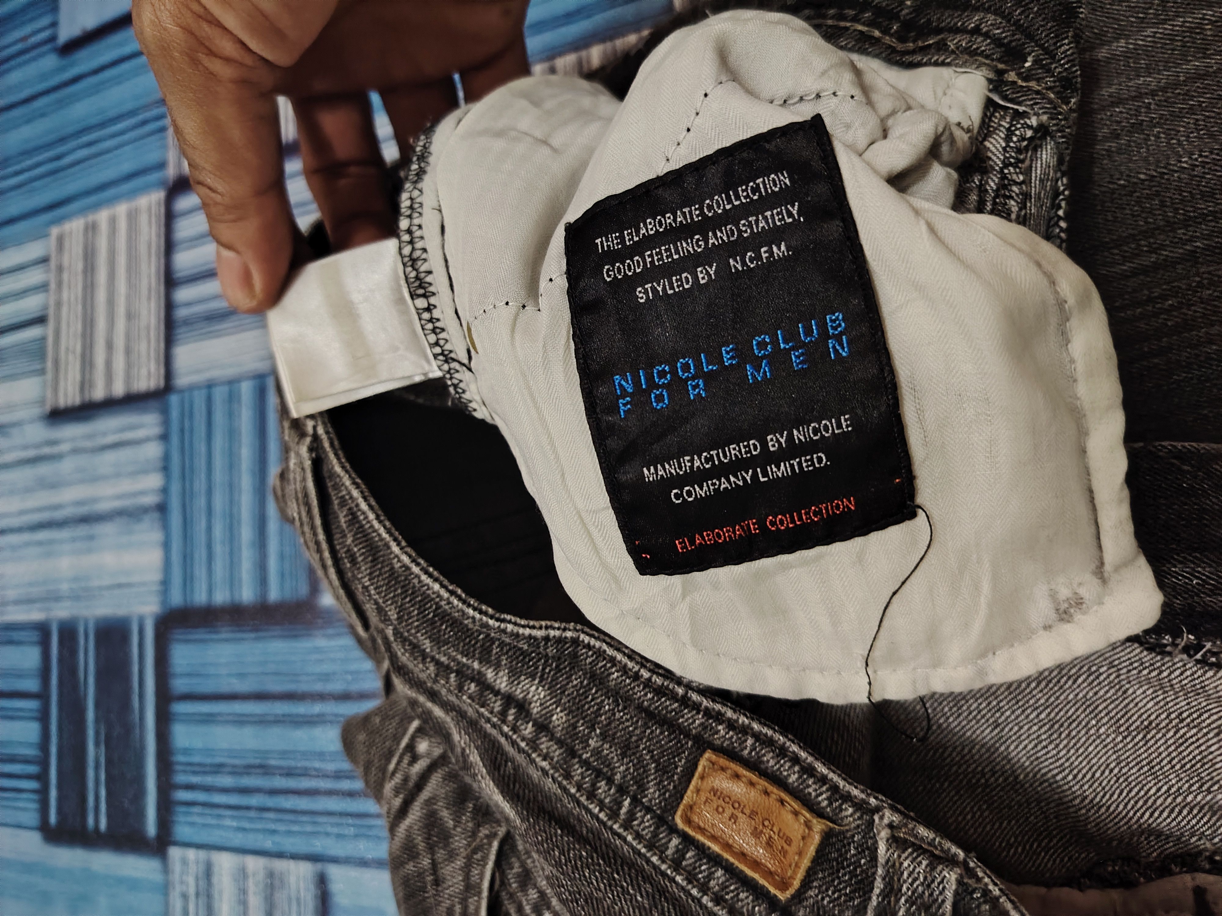 Le Grande Bleu (L.G.B.) Japanese Nicole Club Washed Black Distressed Flared Jeans Size US 29 - 13 Thumbnail