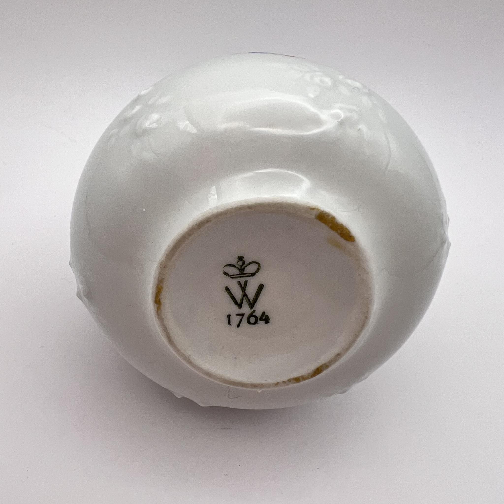 Vintage Antique Wallendorf 1764 Porcelain Perfume Bottle flask Size ONE SIZE - 8 Thumbnail