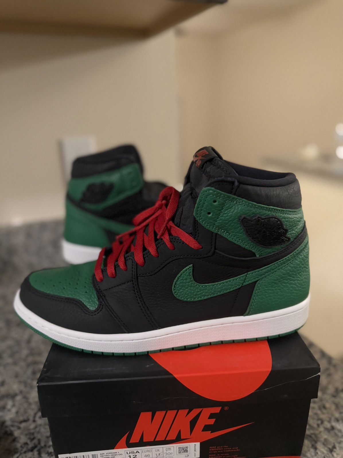 Jordan Brand × Nike Jordan 1 Pine Green Size 12 (555088-030) W BOX Size US 12 / EU 45 - 1 Thumbnail