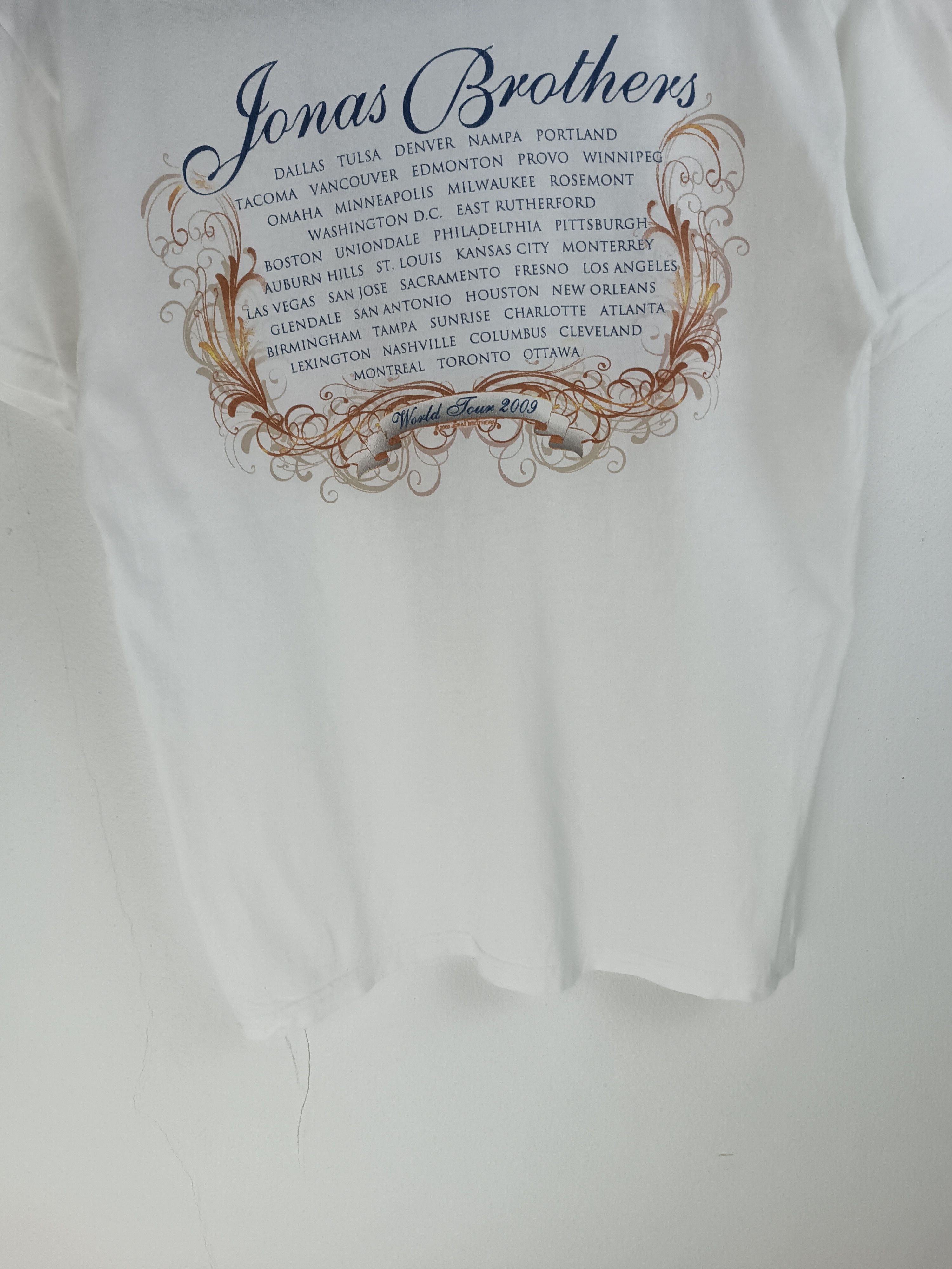 Band Tees VINTAGE '09 JONAS BROTHERS TOUR TEE dnce lovato styles Size US XS / EU 42 / 0 - 13 Thumbnail