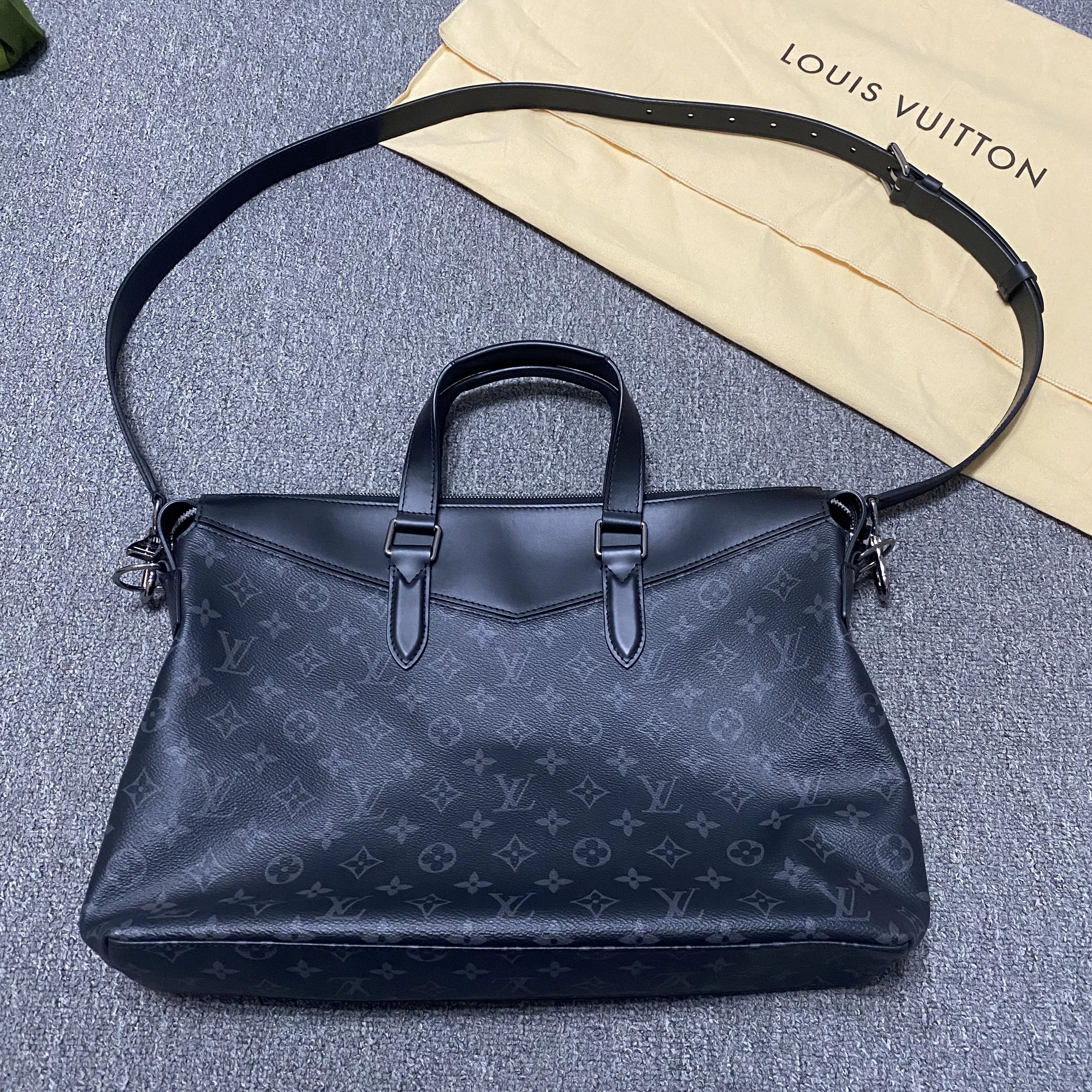 Louis Vuitton Louis Vuitton LV Explorer Handbag Size ONE SIZE - 1 Thumbnail