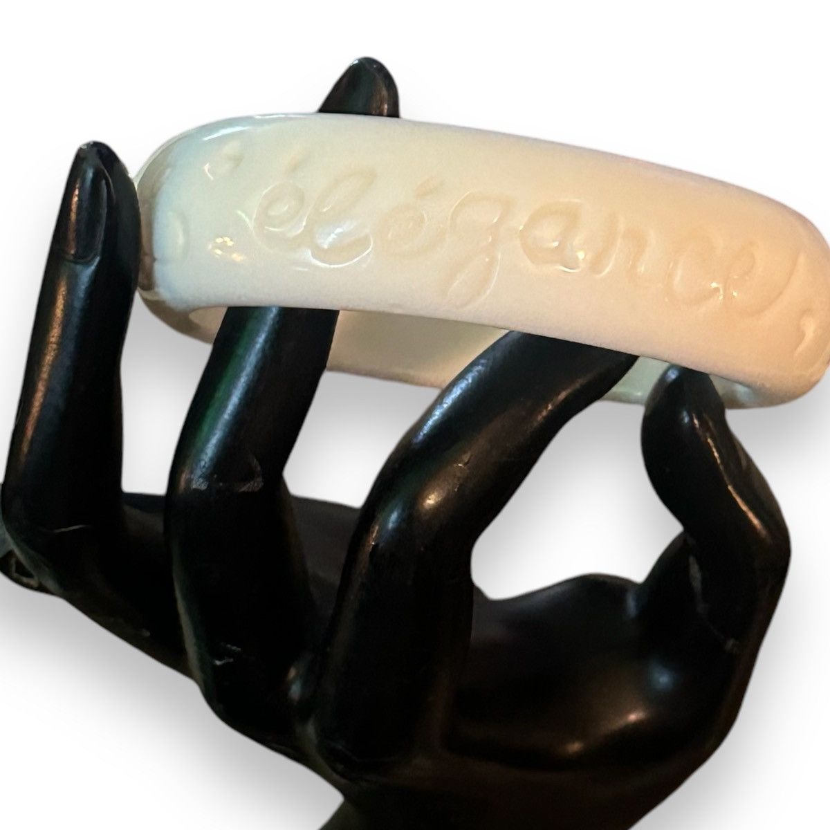 Vintage Vintage L’ élégance white lucite bangle bracelet Size ONE SIZE - 2 Thumbnail